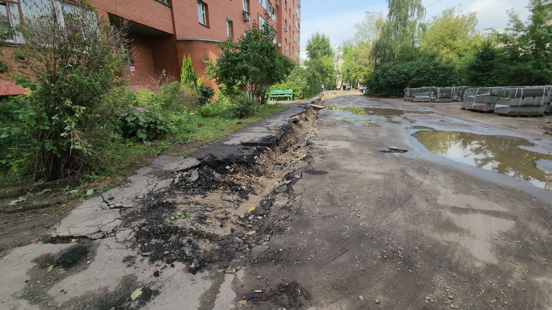 комплексное благоустройство дворовой территории, замена асфальта во дворе, новые парковки,