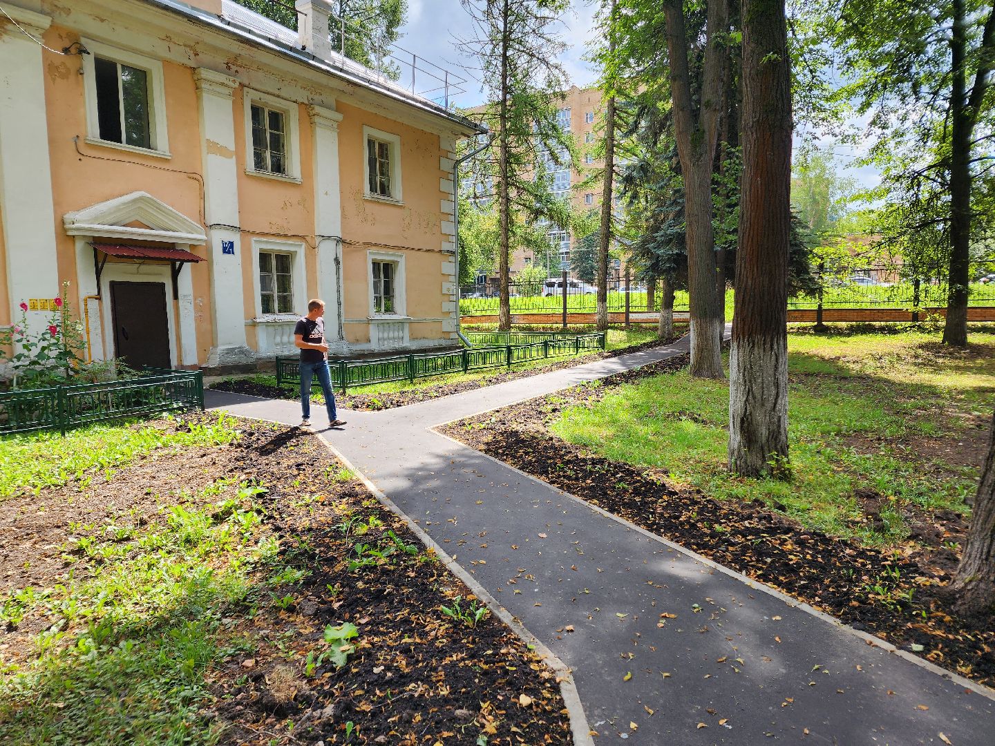 чехов, дворы, дворовые территории, комплексное благоустройство, формирование комфортной городской среды, адресный перечень, план на 2024 год, проезды, тротуары, парковки, детские площадки,