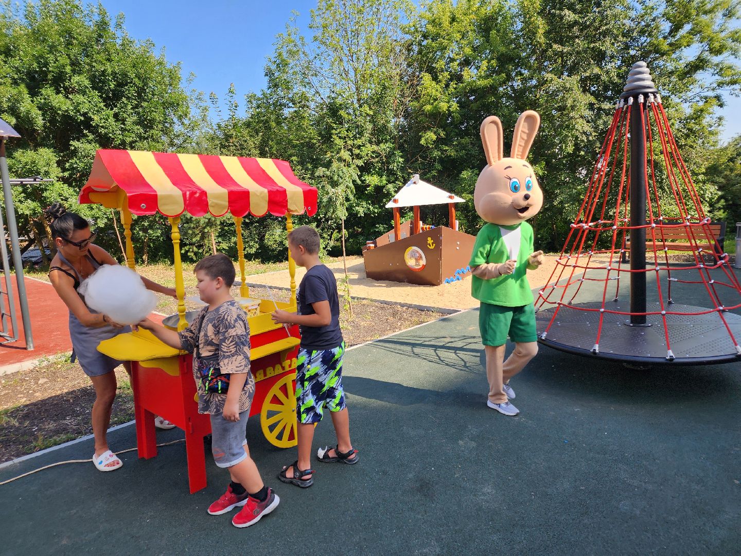 чехов, дворы, дворовые территории, комплексное благоустройство, формирование комфортной городской среды, адресный перечень, план на 2024 год, проезды, тротуары, парковки, детские площадки,