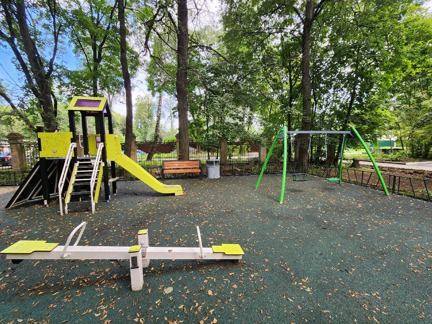 чехов, дворы, дворовые территории, комплексное благоустройство, формирование комфортной городской среды, адресный перечень, план на 2024 год, проезды, тротуары, парковки, детские площадки,