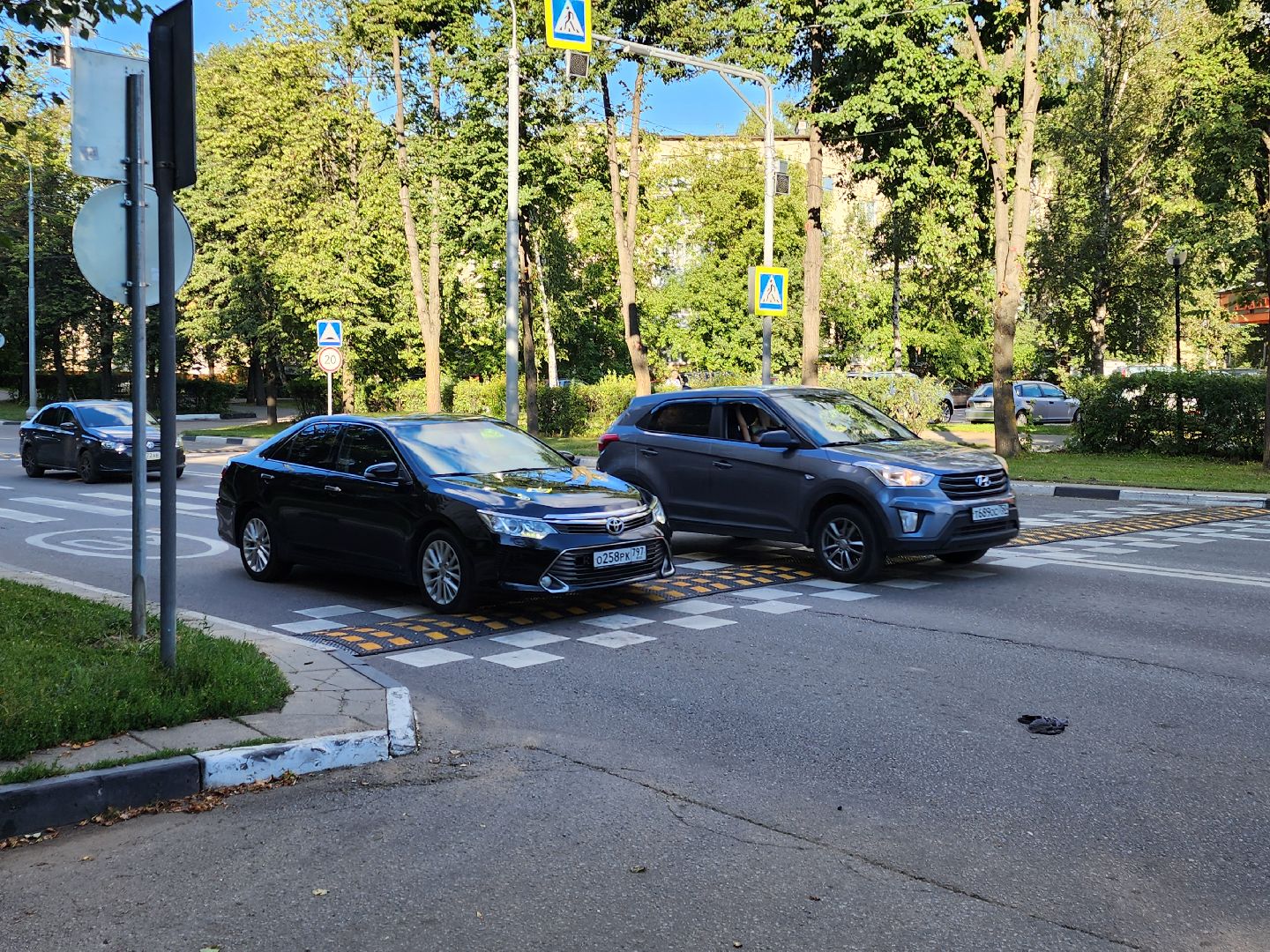 лежачий полицейский, пешеходный переход,