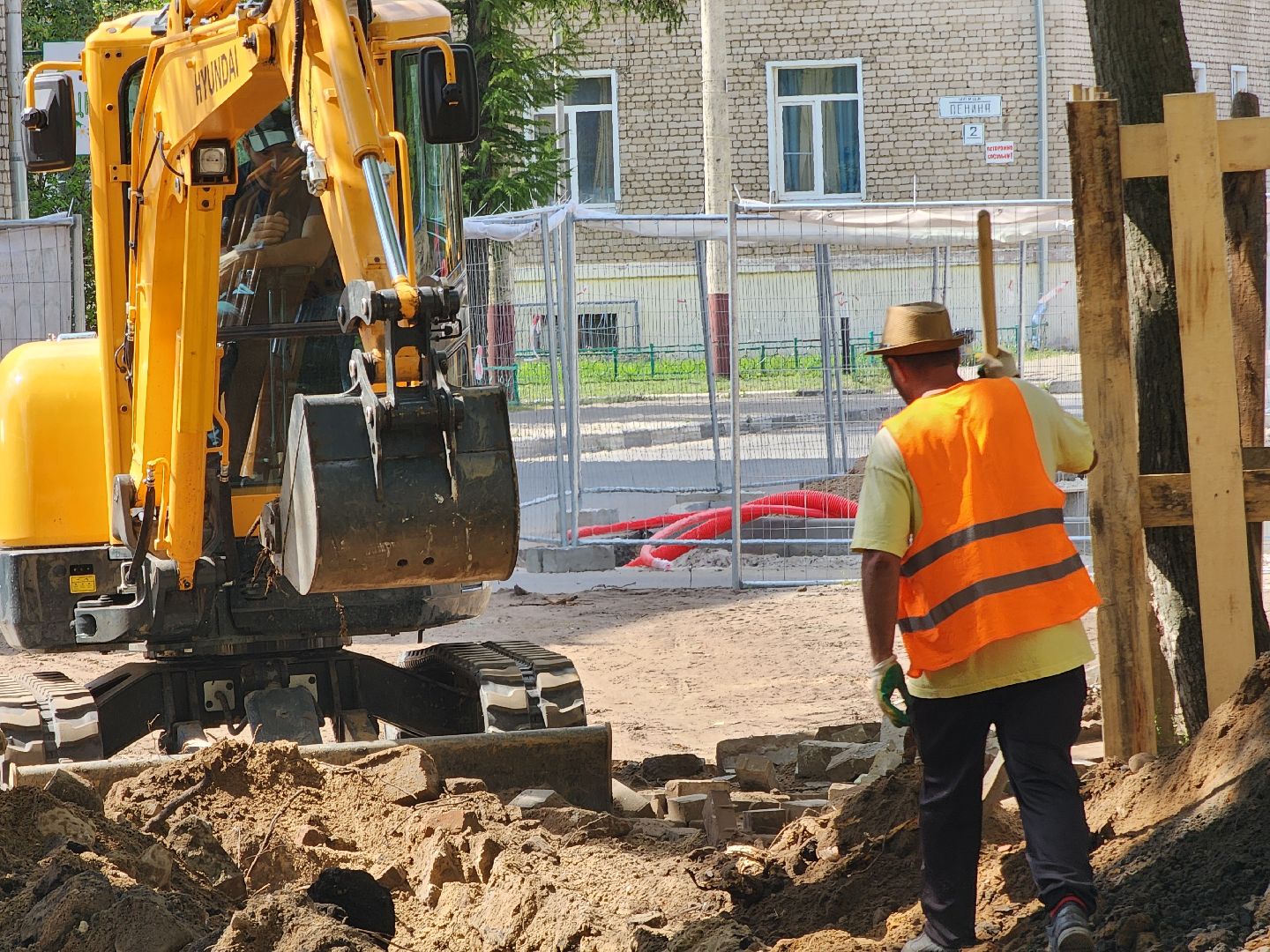 Дубна, Благоустройство, Центральная улица, Укладка плитки,