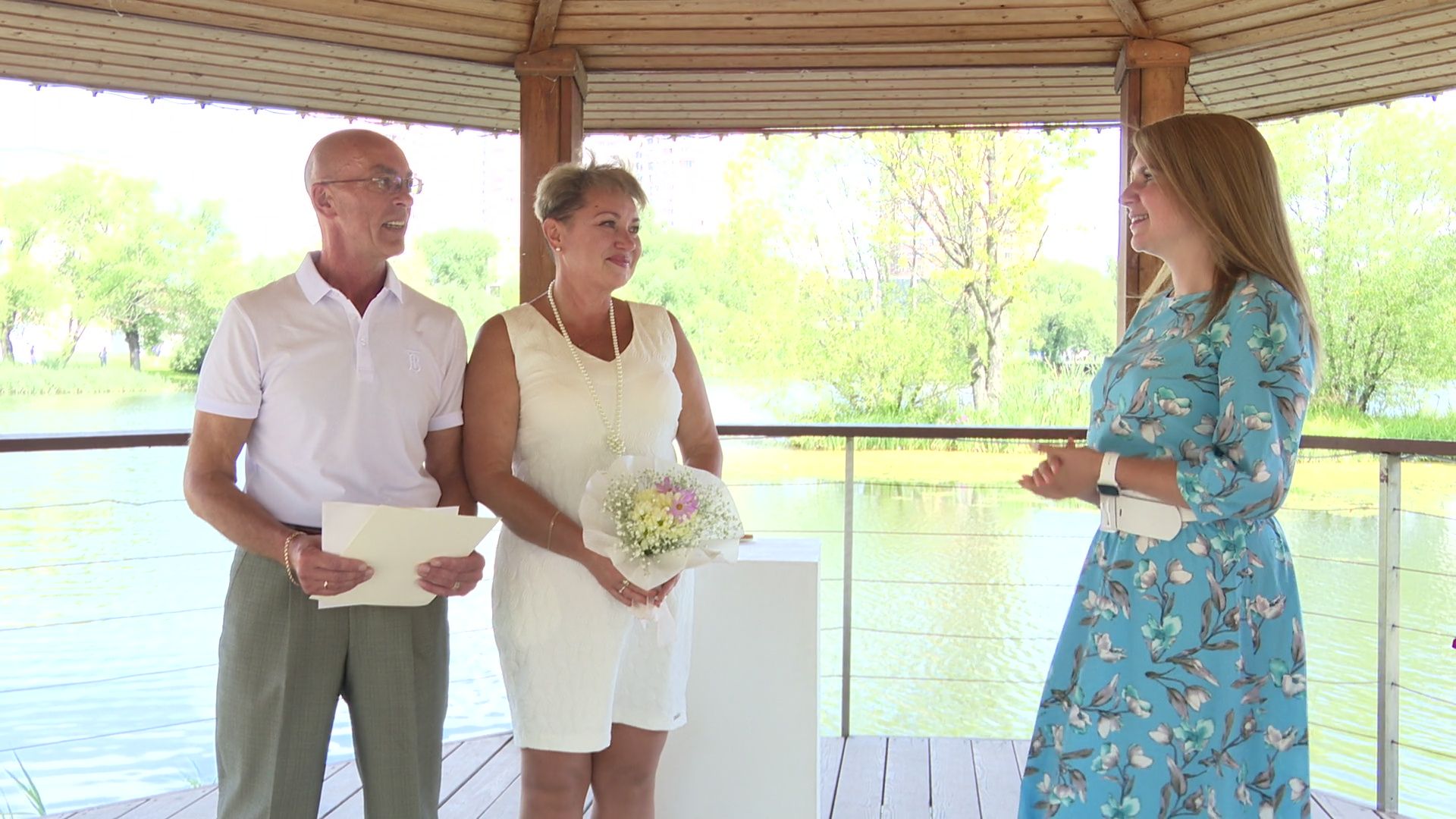 Реутов, свадьба в парке, свадьба в подмосковье, фабричный пруд, молодожены,