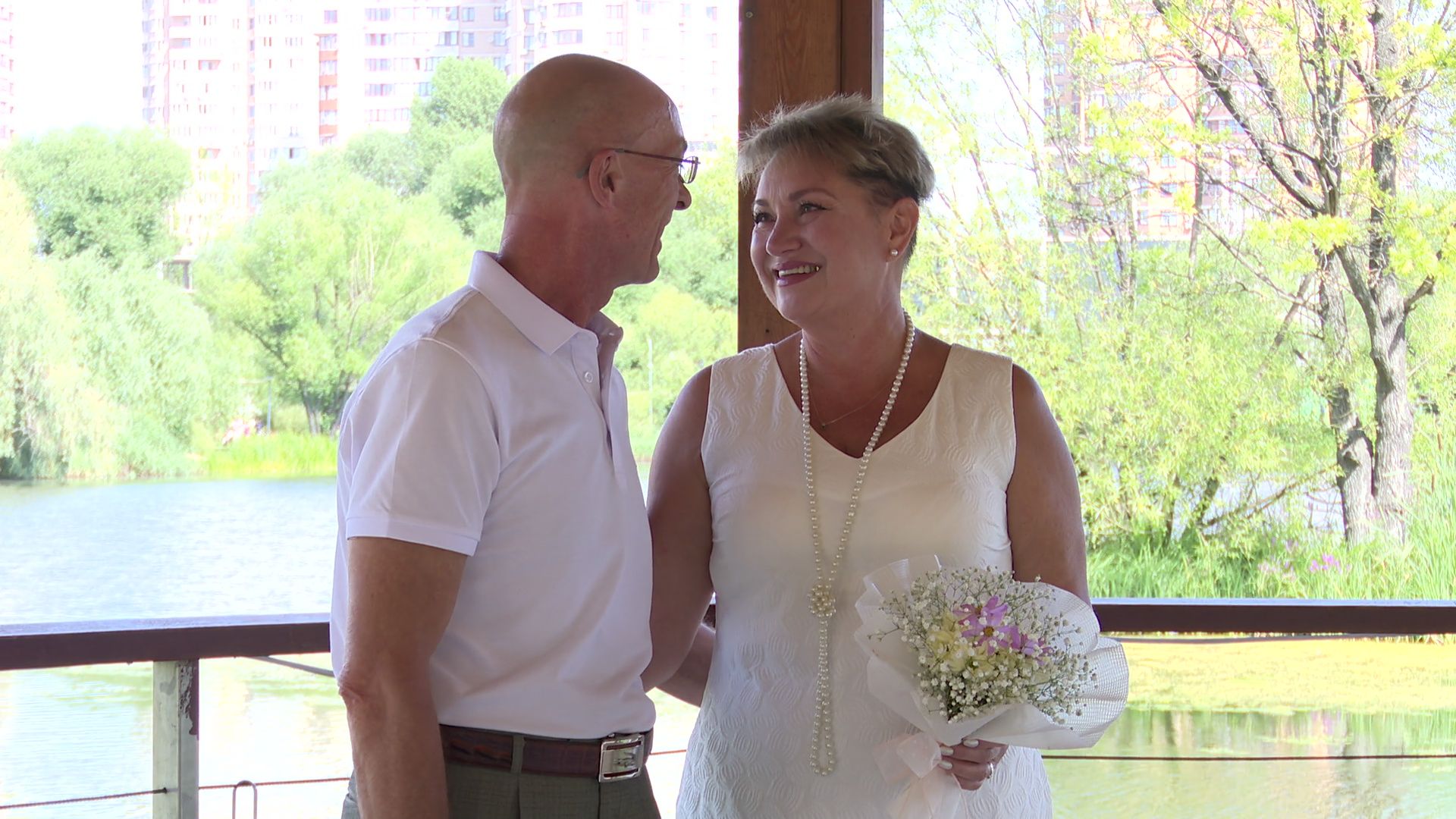 Реутов, свадьба в парке, свадьба в подмосковье, фабричный пруд, молодожены,