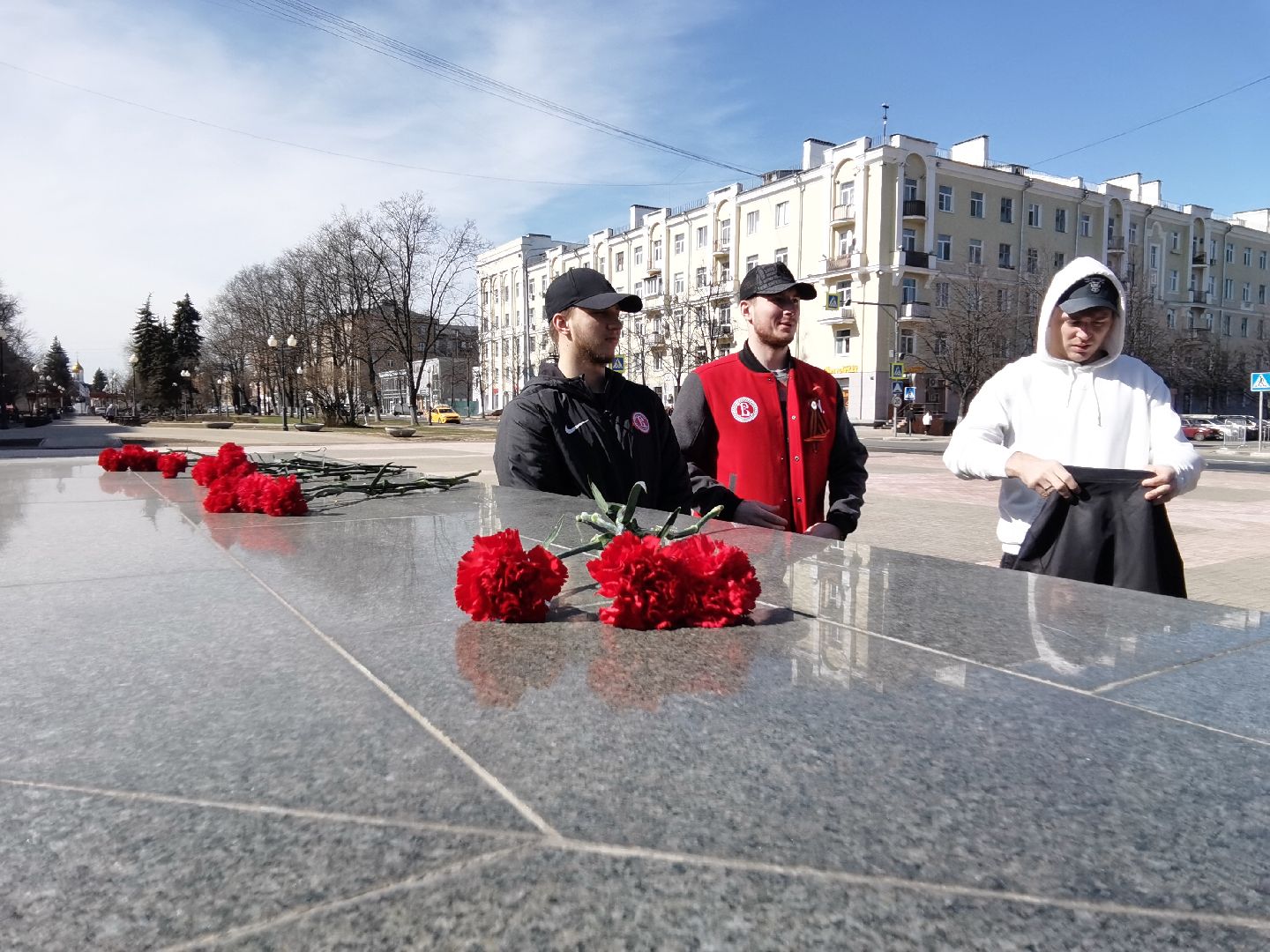 Балашиха, День Победы, ХК Витязь, возложение цветов, почтили память, мемориальный комплекс, Вечный огонь, павшие воины, Великая Отечественная Война, патриотизм