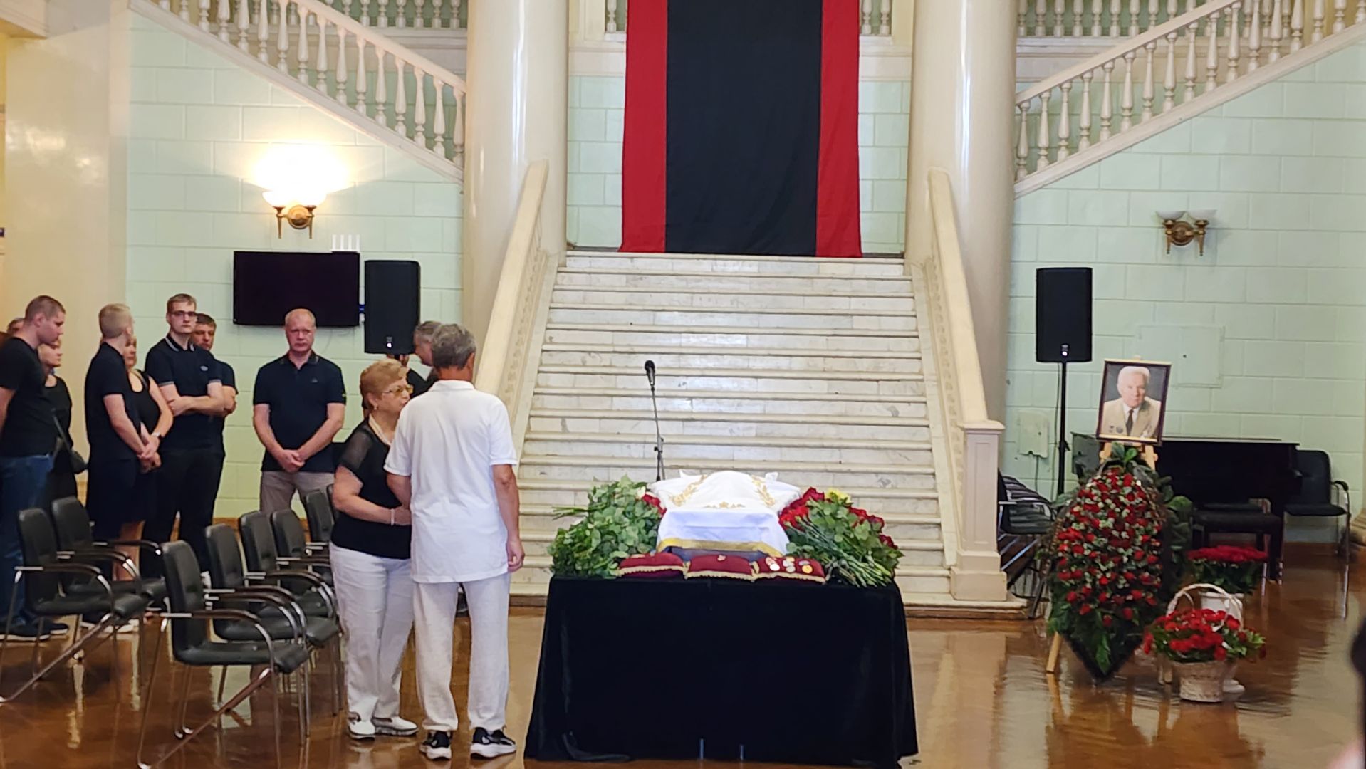 Леонид Лобас, прощание, Борис Аубакиров, Ил-76, Як-130, ЛИИ им Громова, Дворец культуры, Заслуженный летчик-испытатель, герой россии,