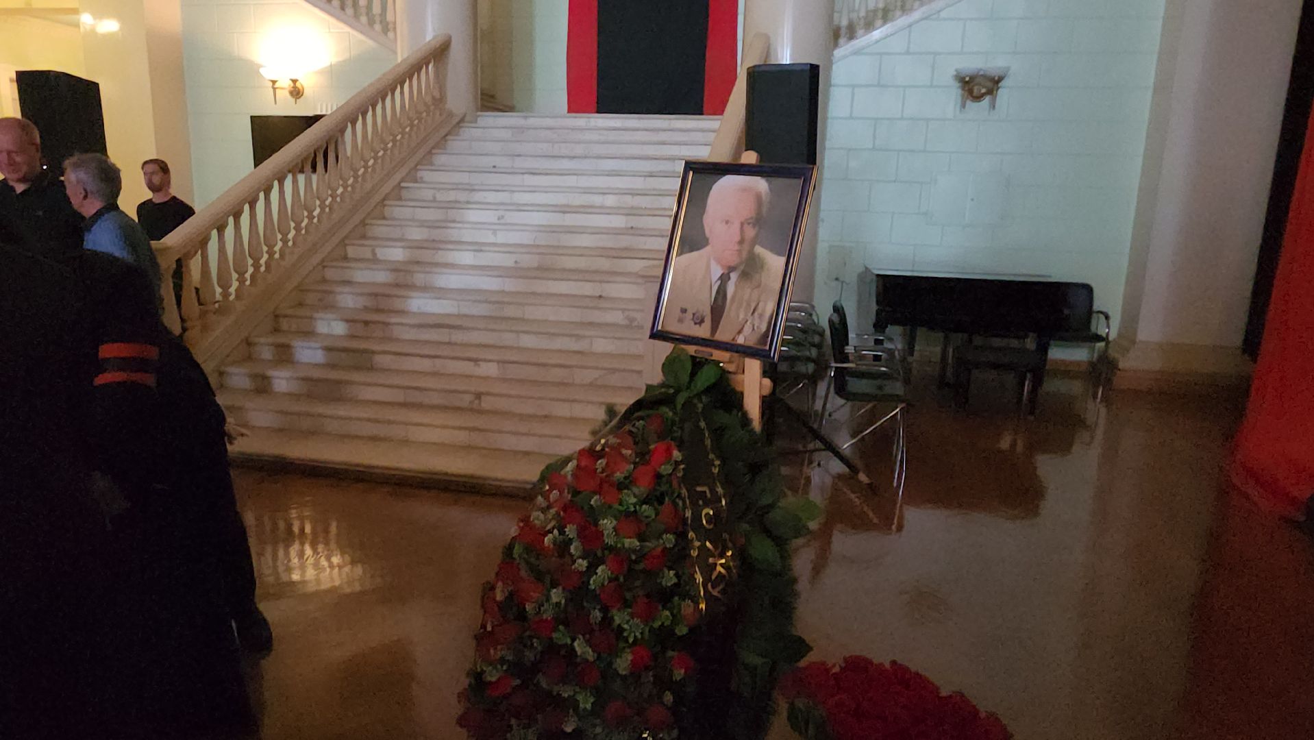 Леонид Лобас, прощание, Борис Аубакиров, Ил-76, Як-130, ЛИИ им Громова, Дворец культуры, Заслуженный летчик-испытатель, герой россии,