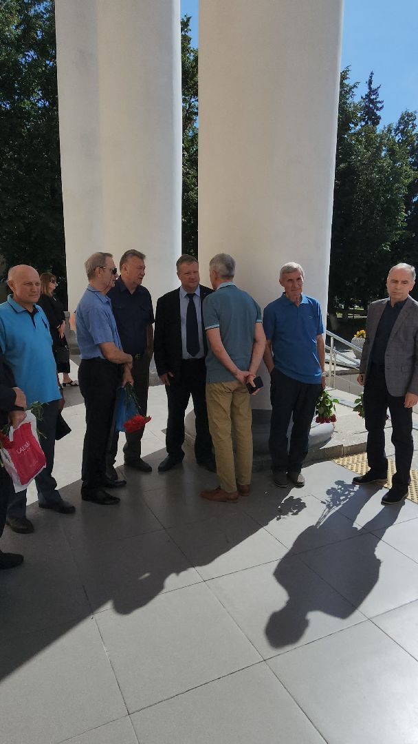 Леонид Лобас, прощание, Борис Аубакиров, Ил-76, Як-130, ЛИИ им Громова, Дворец культуры, Заслуженный летчик-испытатель, герой россии,