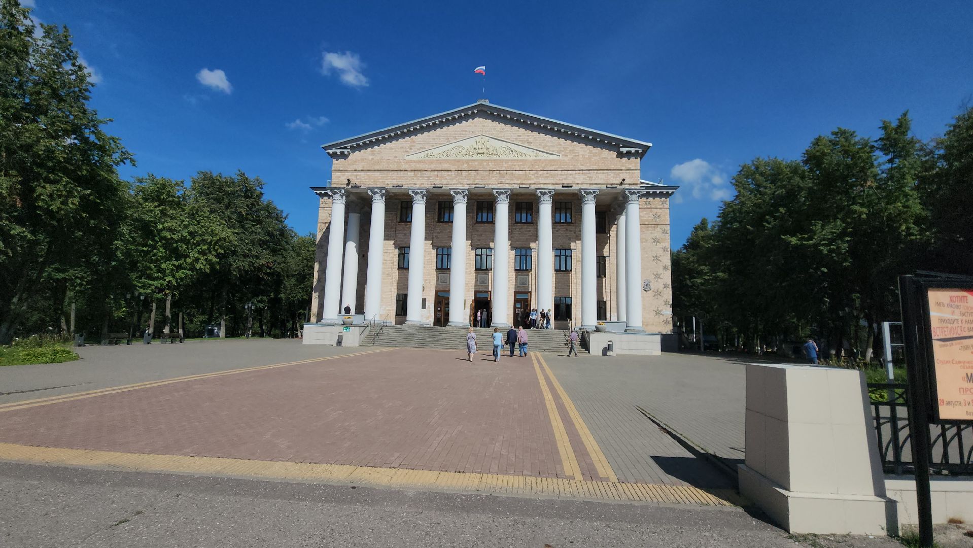 Леонид Лобас, прощание, Борис Аубакиров, Ил-76, Як-130, ЛИИ им Громова, Дворец культуры, Заслуженный летчик-испытатель, герой россии,