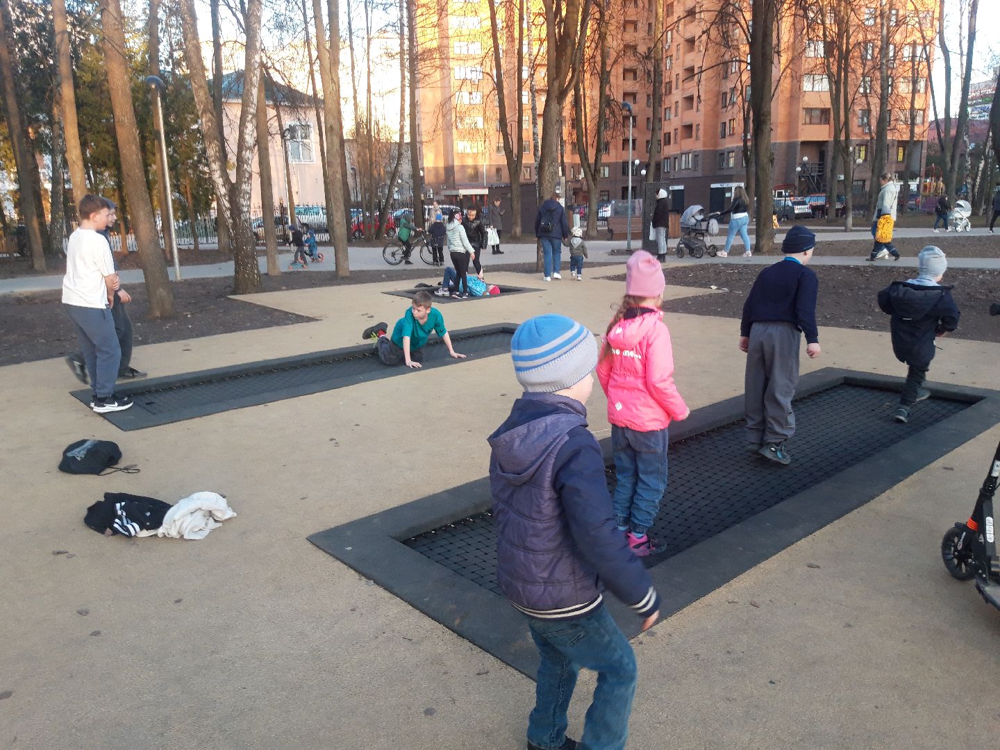 пенсионеры, дети, детский спорт,