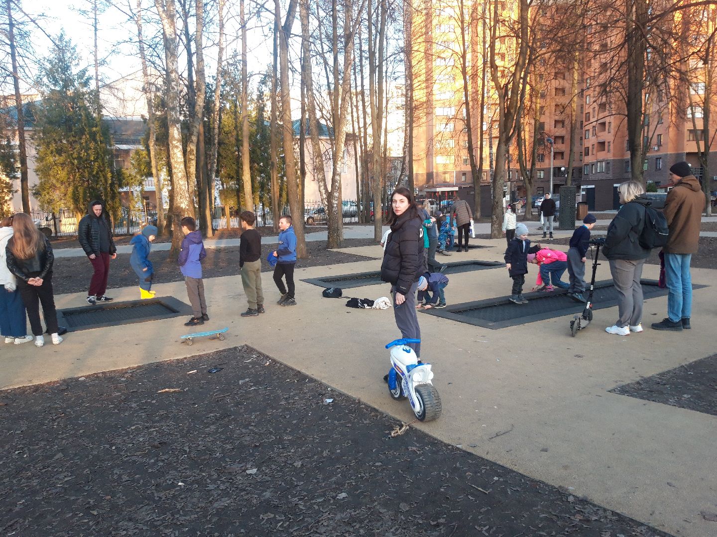 пенсионеры, дети, детский спорт,