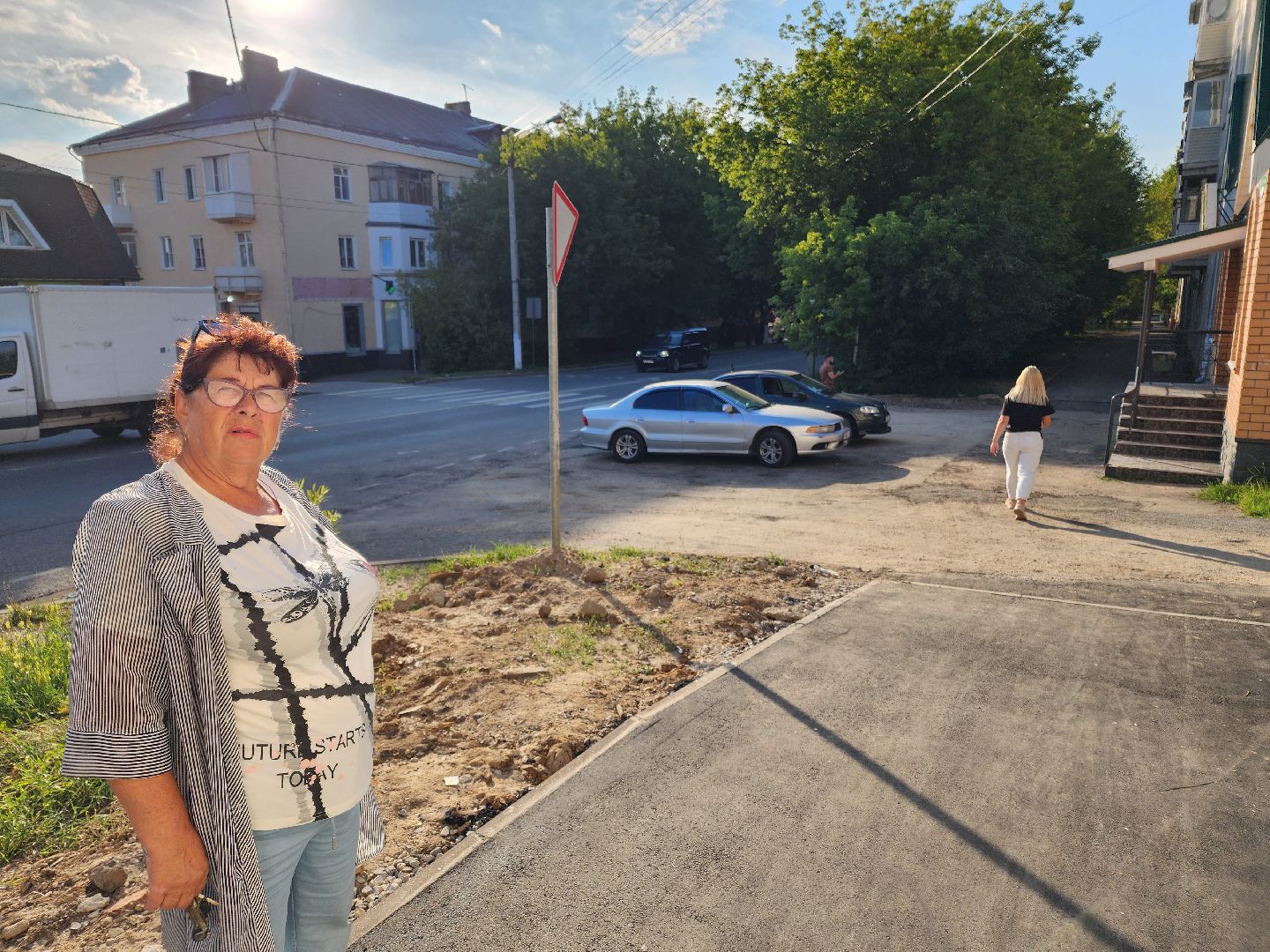 Чехов, микрорайон Венюково, выездная администрация, встреча с жителями, обращения граждан, ремонт тротуара, асфальтирование подходов, социальные объекты, Мосавтодор,