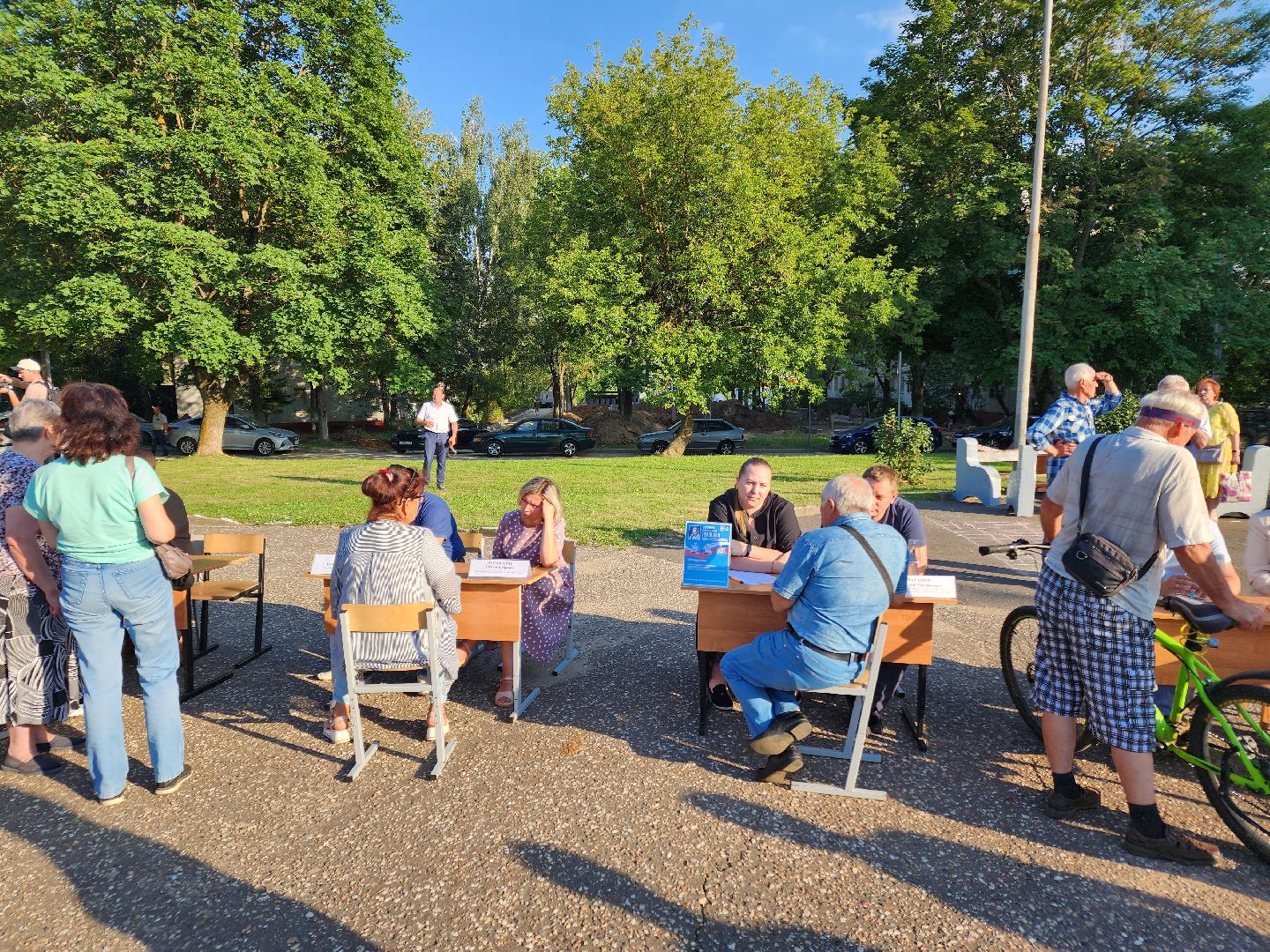 Чехов, микрорайон Венюково, выездная администрация, встреча с жителями, обращения граждан, ремонт тротуара, асфальтирование подходов, социальные объекты, Мосавтодор,