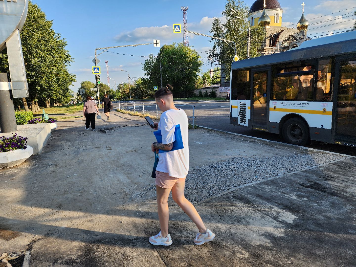 Чехов, микрорайон Венюково, выездная администрация, встреча с жителями, обращения граждан, ремонт тротуара, асфальтирование подходов, социальные объекты, Мосавтодор,