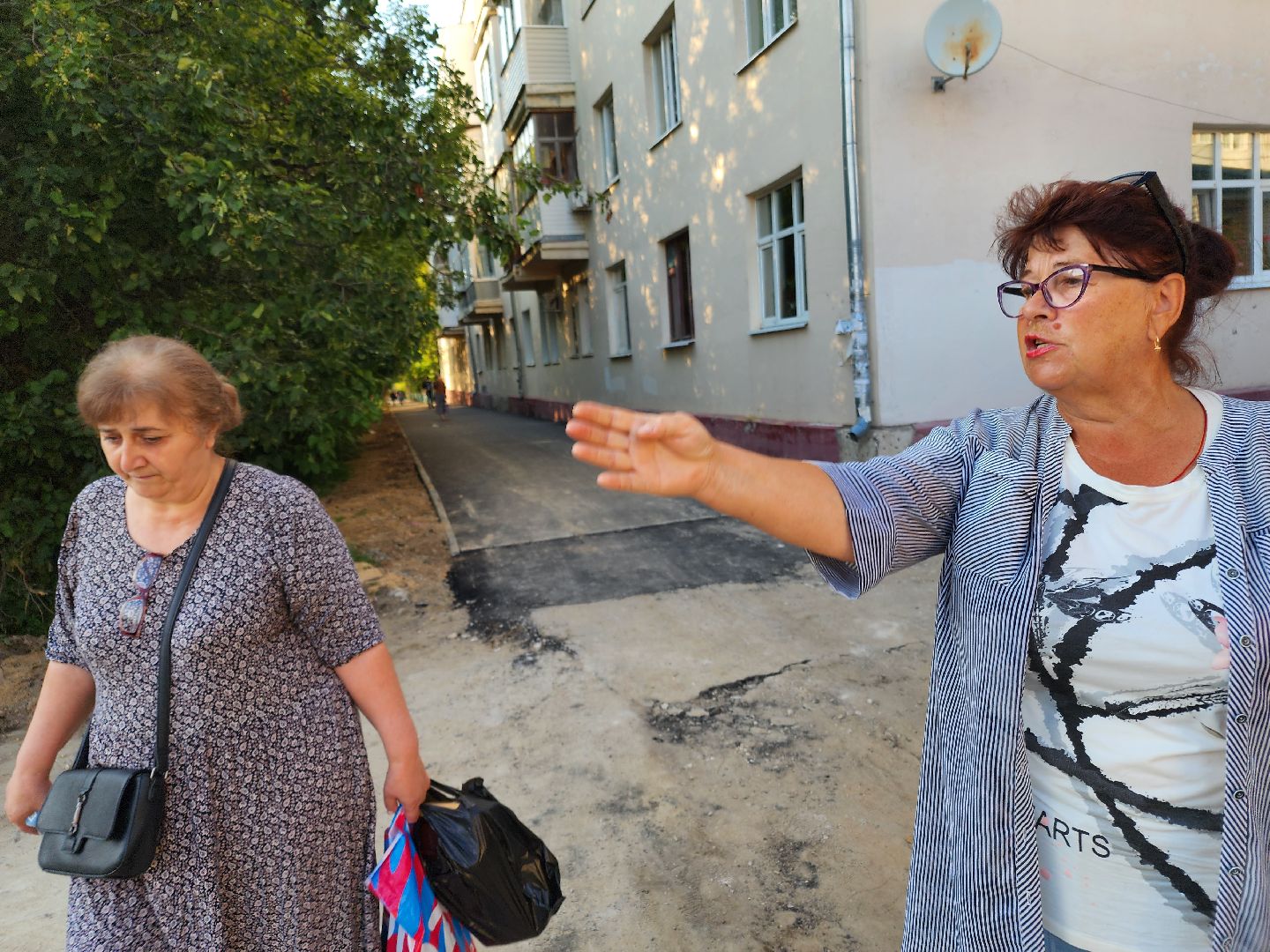 Чехов, микрорайон Венюково, выездная администрация, встреча с жителями, обращения граждан, ремонт тротуара, асфальтирование подходов, социальные объекты, Мосавтодор,