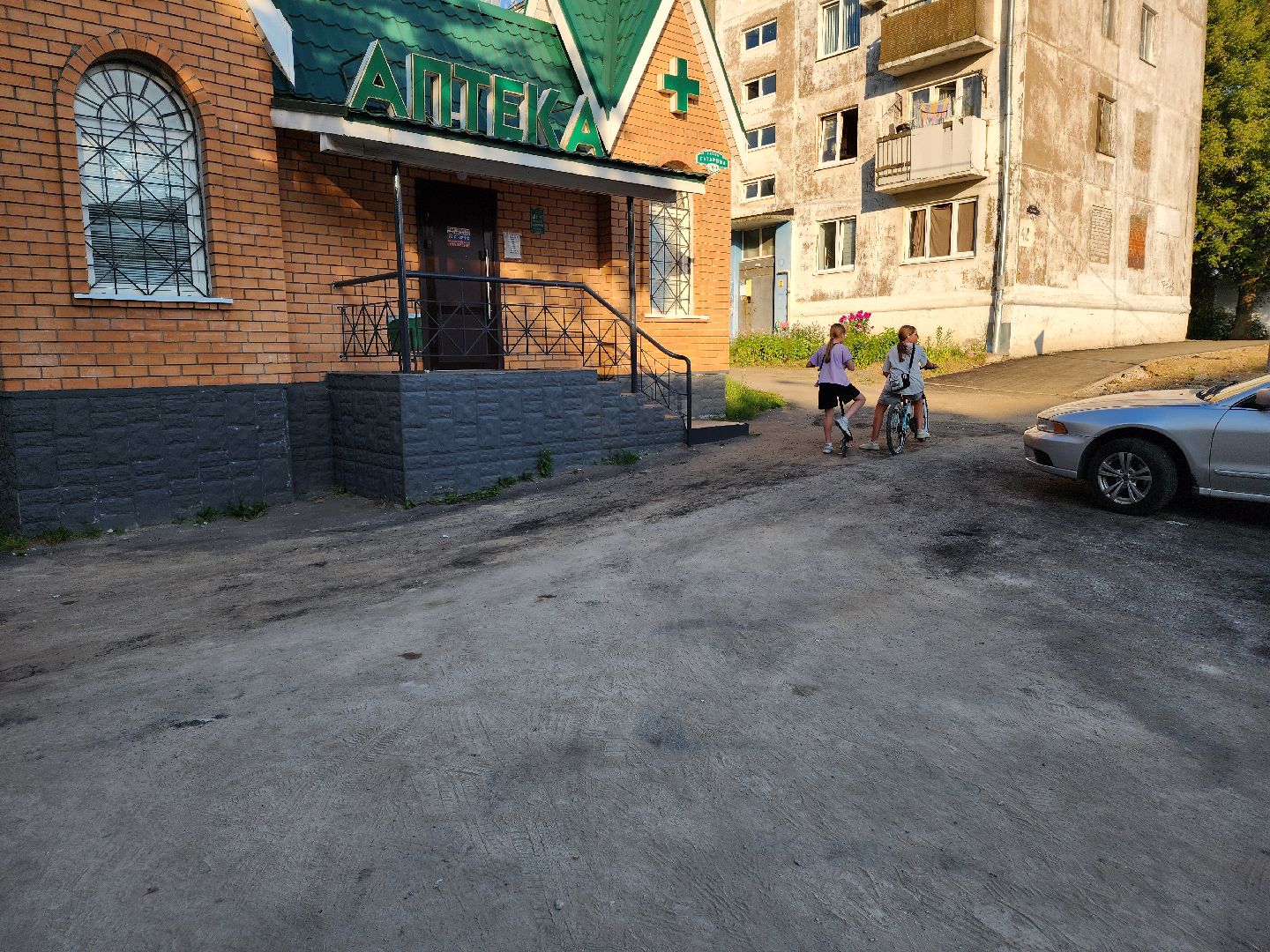 Чехов, микрорайон Венюково, выездная администрация, встреча с жителями, обращения граждан, ремонт тротуара, асфальтирование подходов, социальные объекты, Мосавтодор,