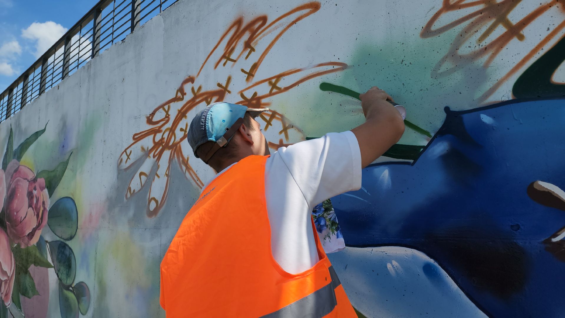 кашира, граффити, стрит-арт, художник, набережная оки, день города, цветы, благоустройство,