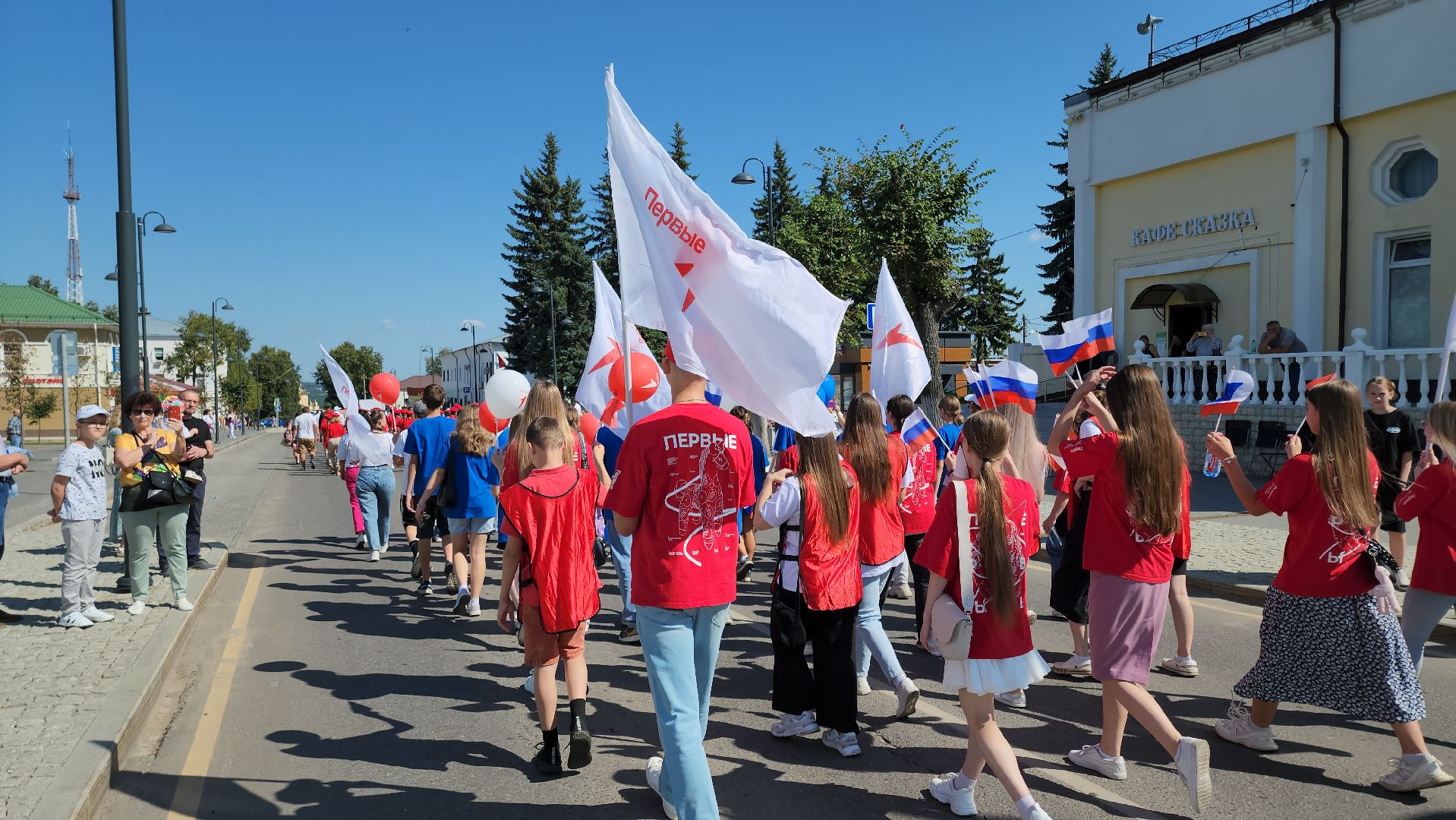 кашира, праздничное шествие, день города, движение первых, школы, администрация, мбу благоустройство, муп теплосеть, новотранс, каширская больница, барабанное шоу,