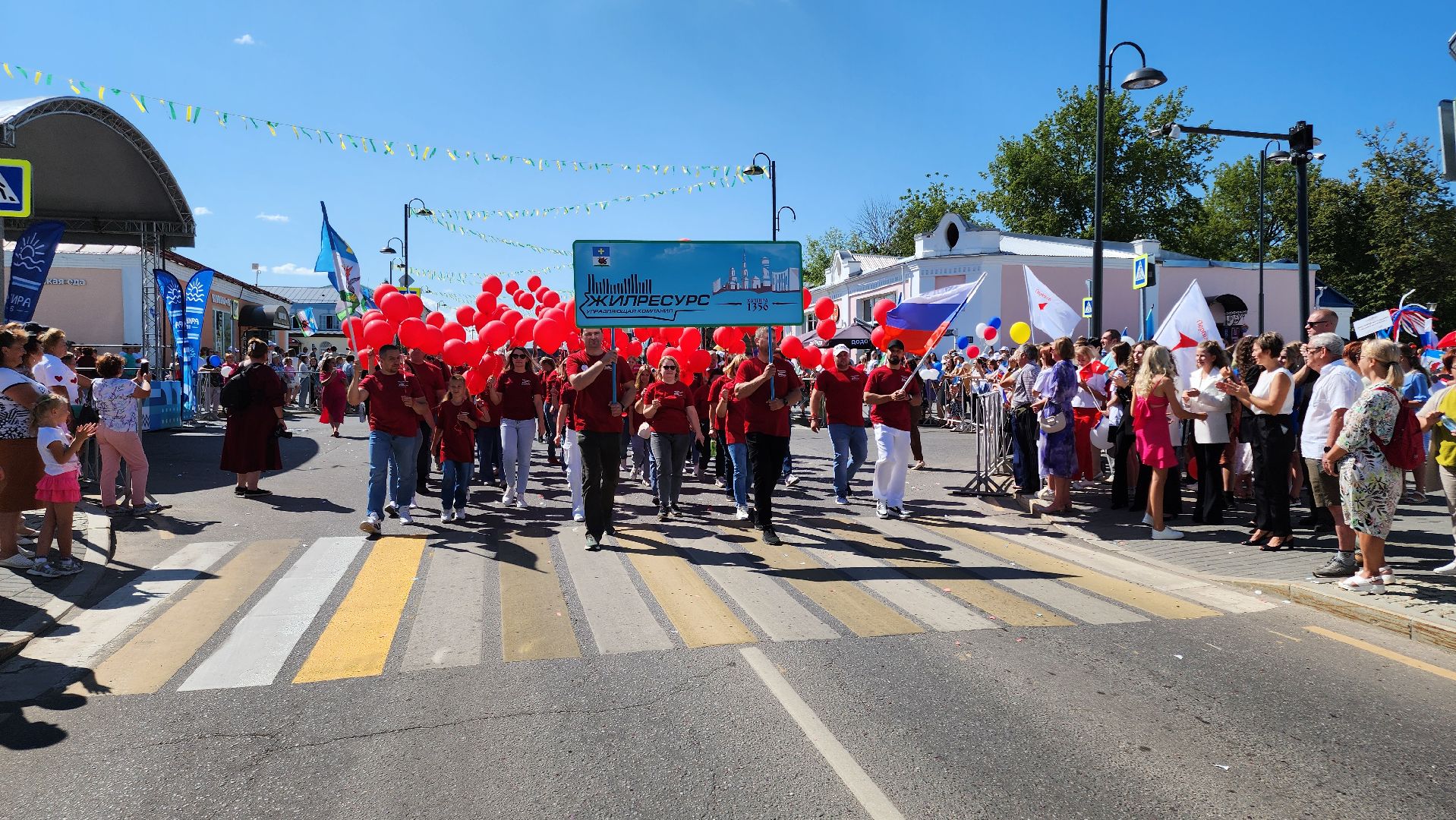 кашира, праздничное шествие, день города, движение первых, школы, администрация, мбу благоустройство, муп теплосеть, новотранс, каширская больница, барабанное шоу,