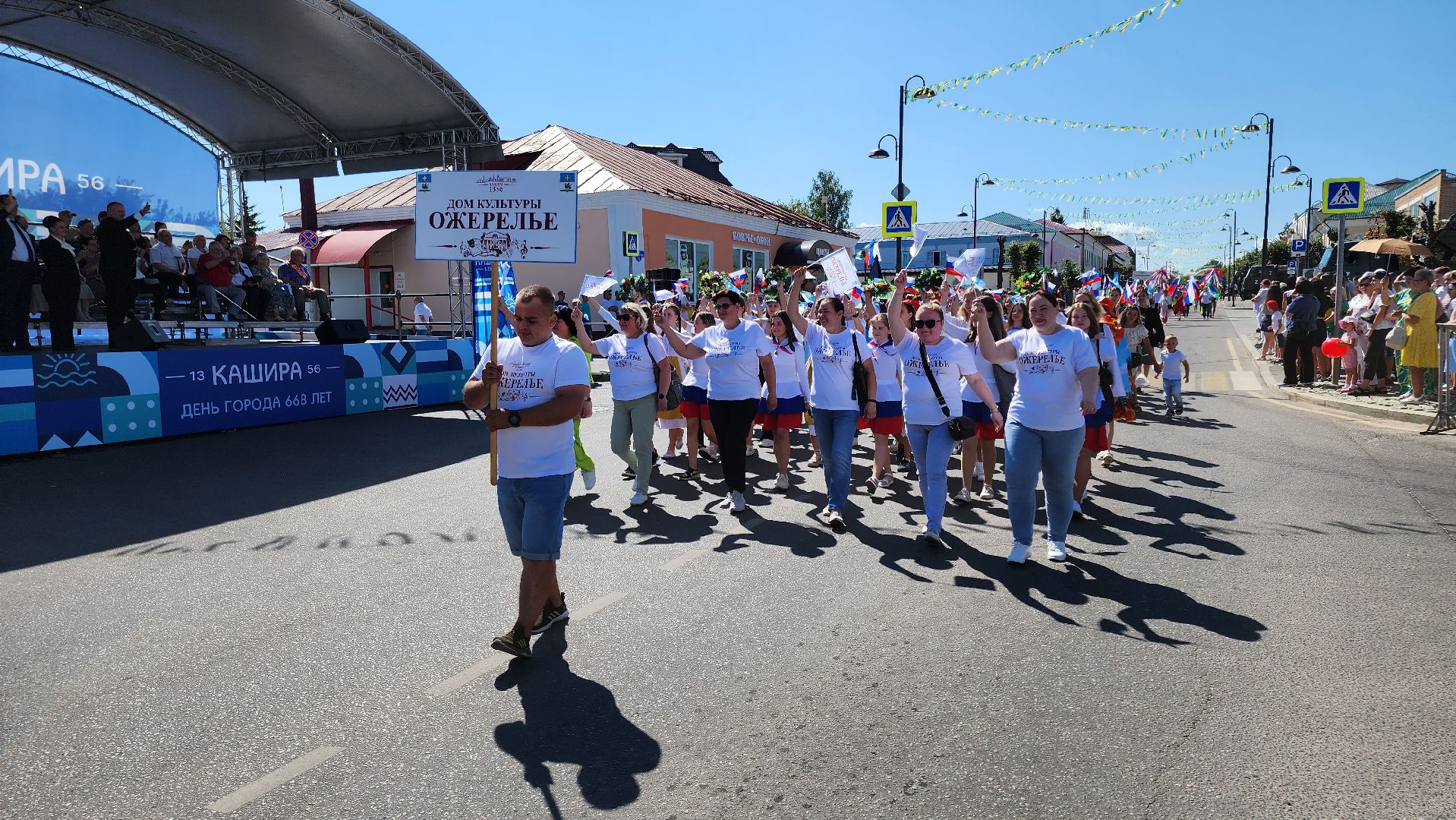 кашира, праздничное шествие, день города, движение первых, школы, администрация, мбу благоустройство, муп теплосеть, новотранс, каширская больница, барабанное шоу,