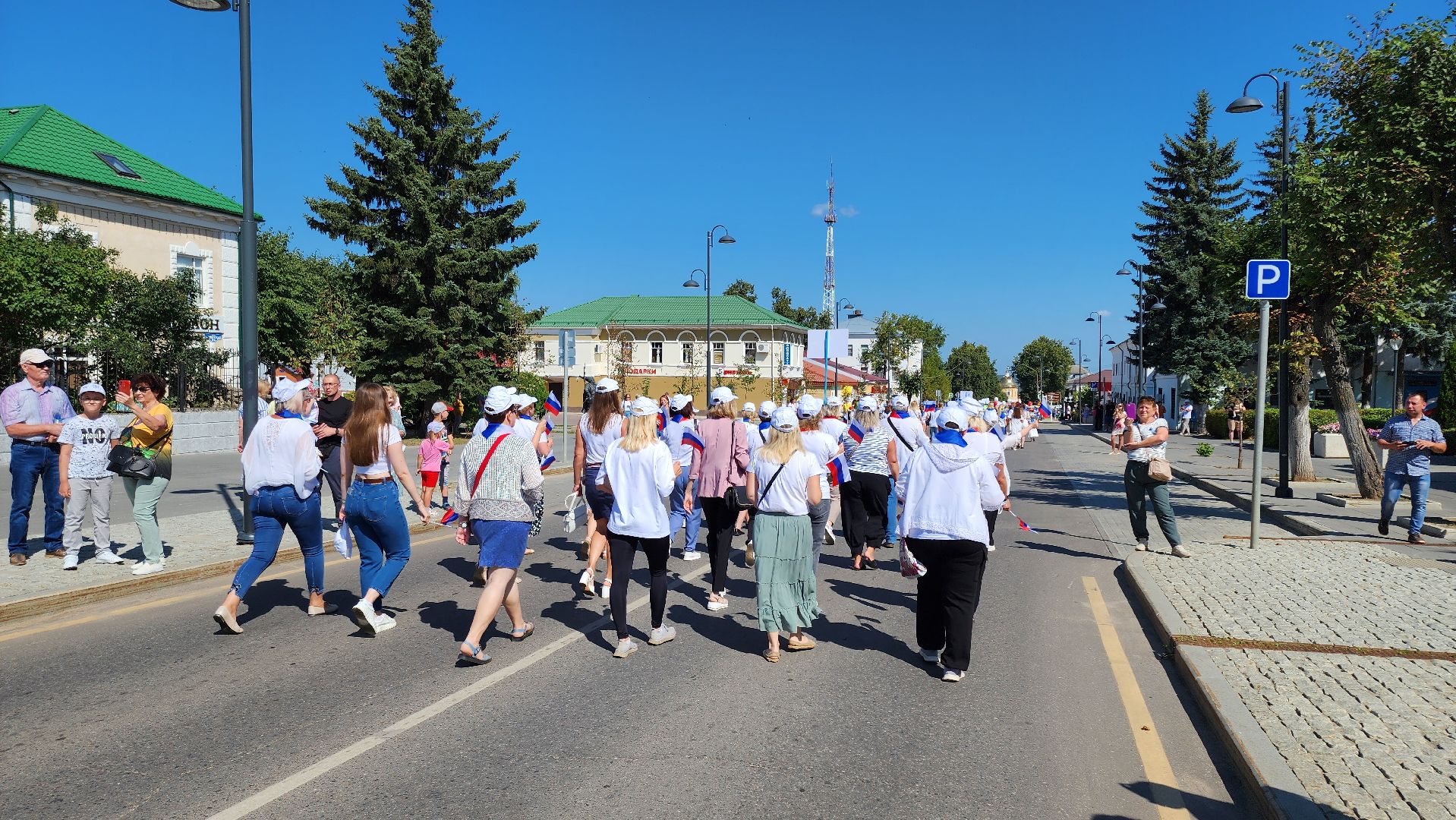 кашира, праздничное шествие, день города, движение первых, школы, администрация, мбу благоустройство, муп теплосеть, новотранс, каширская больница, барабанное шоу,