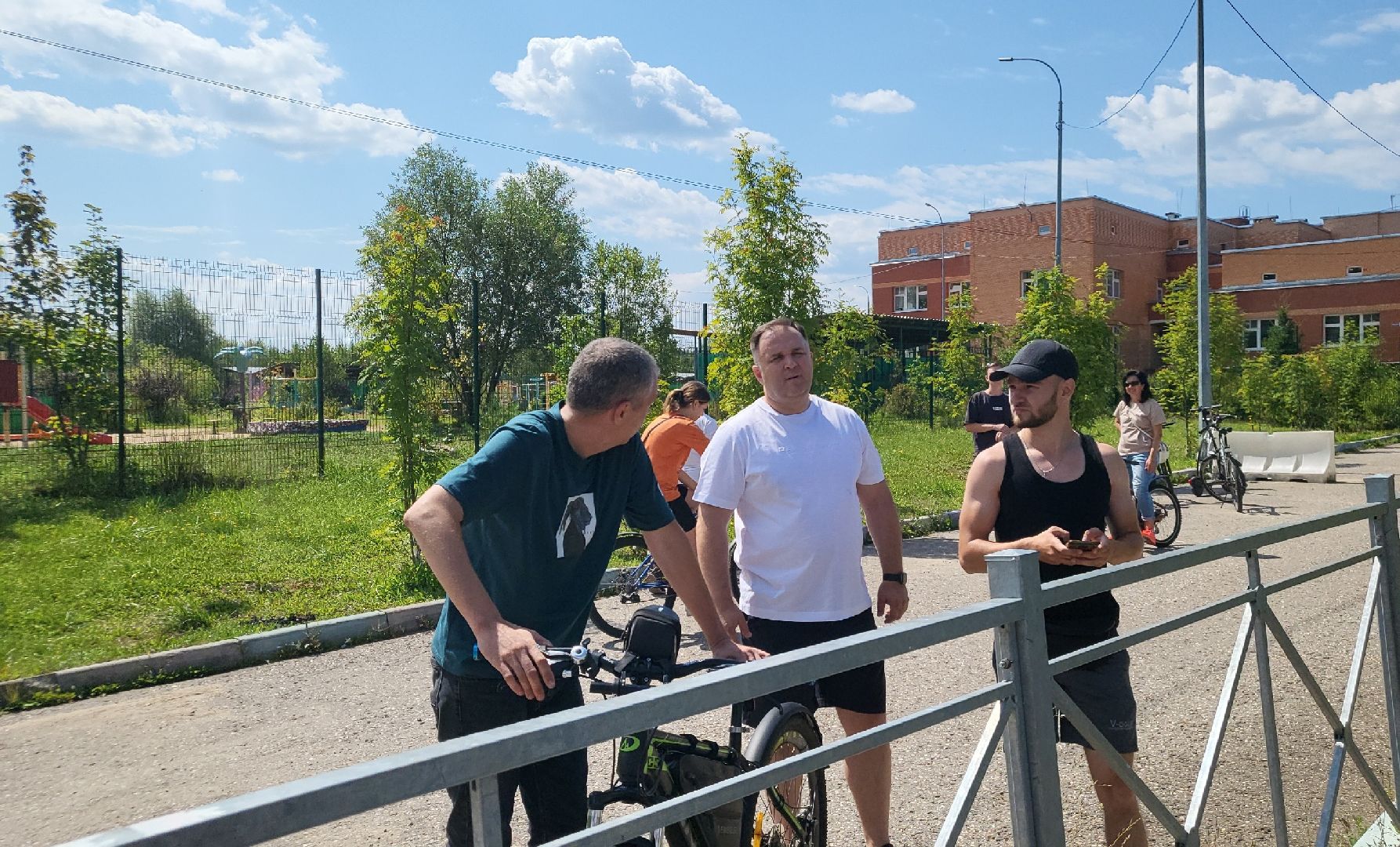 общение с жителями, власиха глава города, велопрогулка с главой, благоустройство власихи, встречи с жителями,