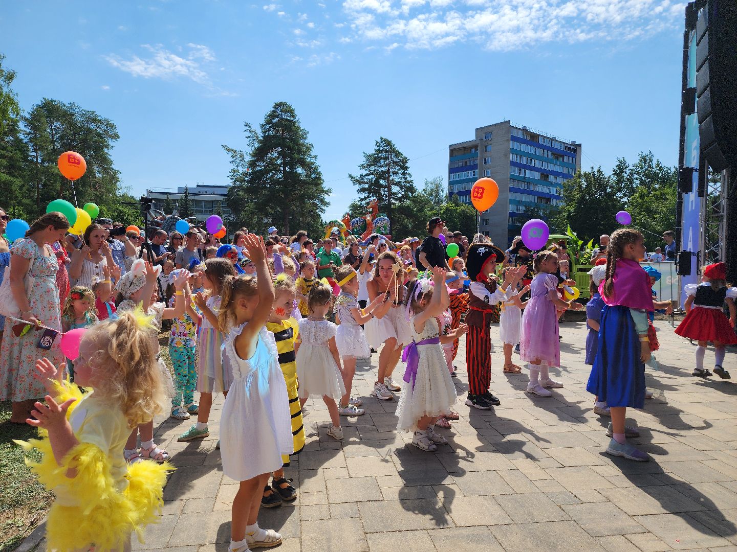 Дубна, Герои мультфильмов, Карнавал, Костюмы, Дети, День города,