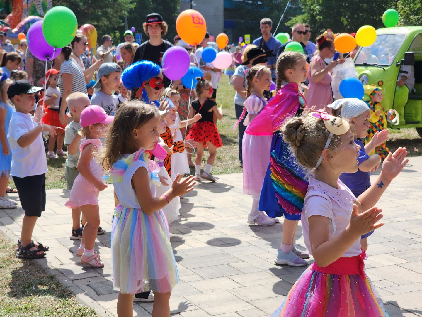 Дубна, Герои мультфильмов, Карнавал, Костюмы, Дети, День города,