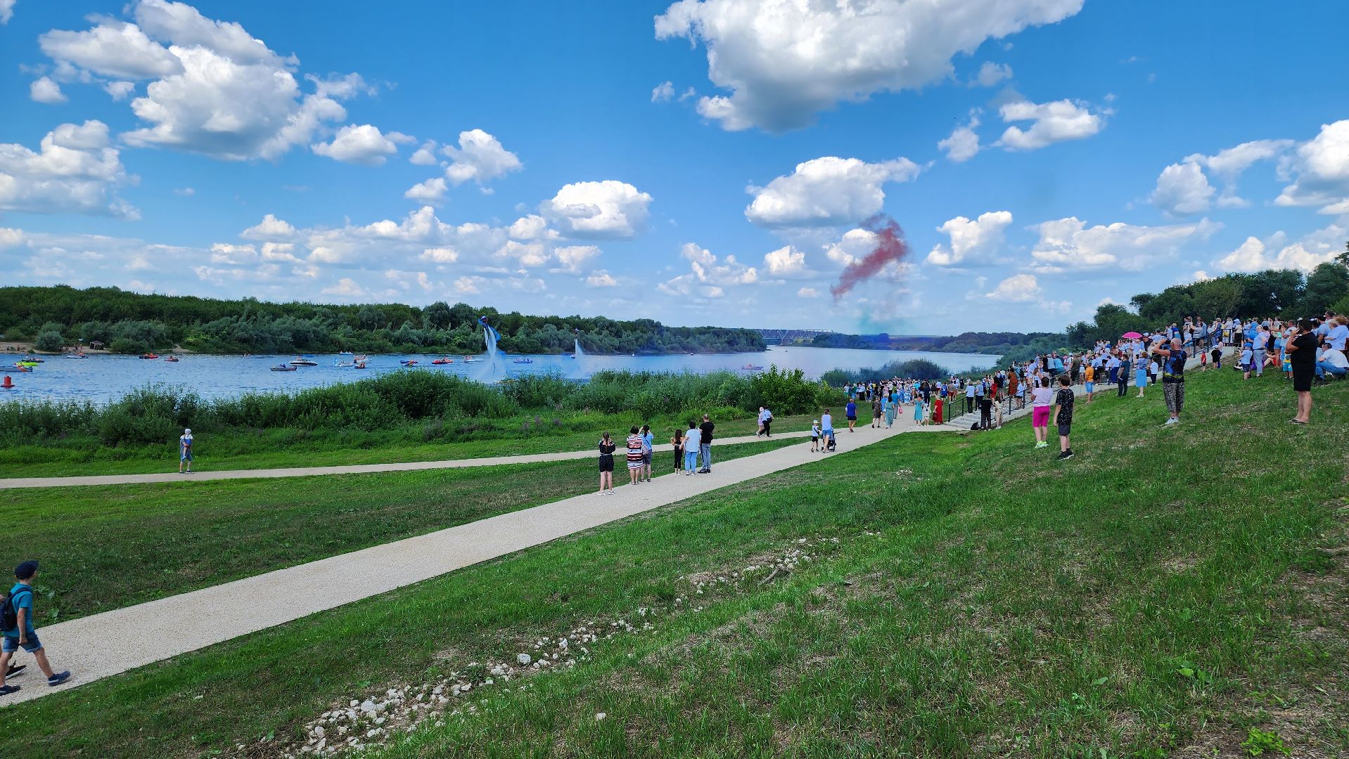 кашира, набережная оки, день города, флайборд, водное шоу, дымовые шашки, флаги,