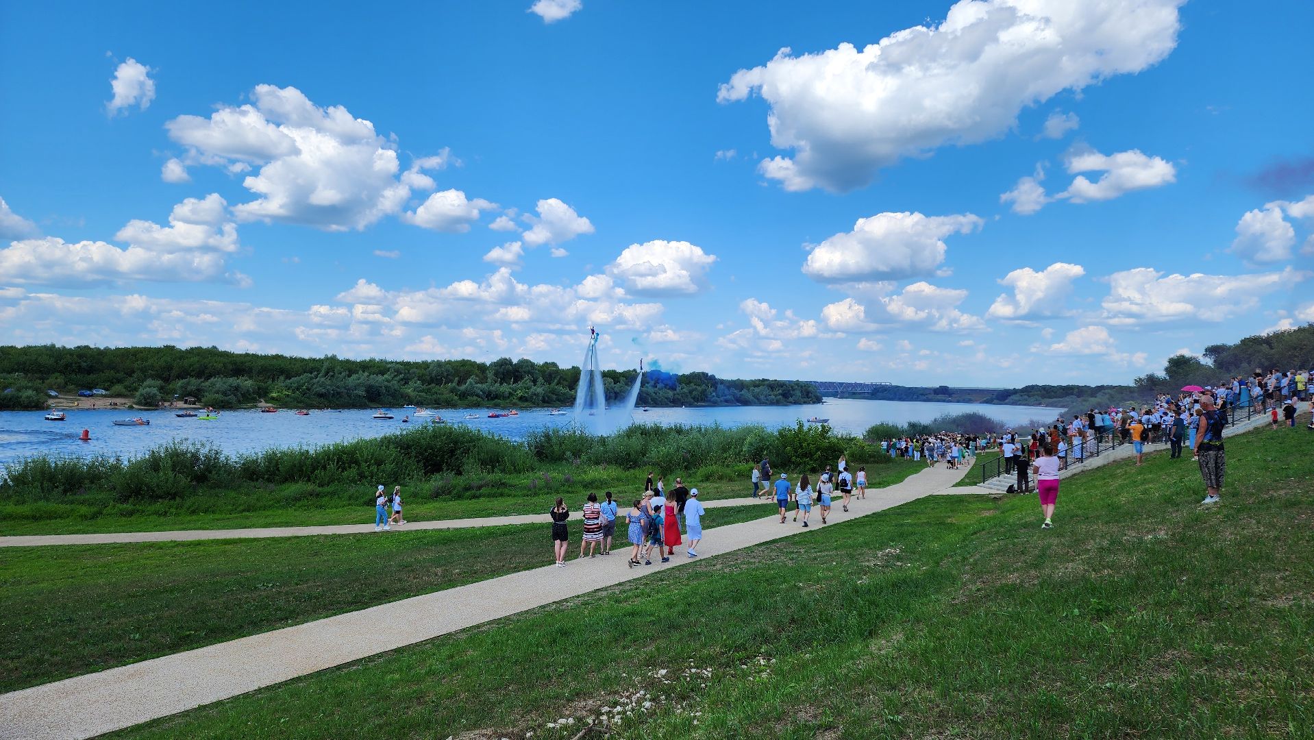 кашира, набережная оки, день города, флайборд, водное шоу, дымовые шашки, флаги,