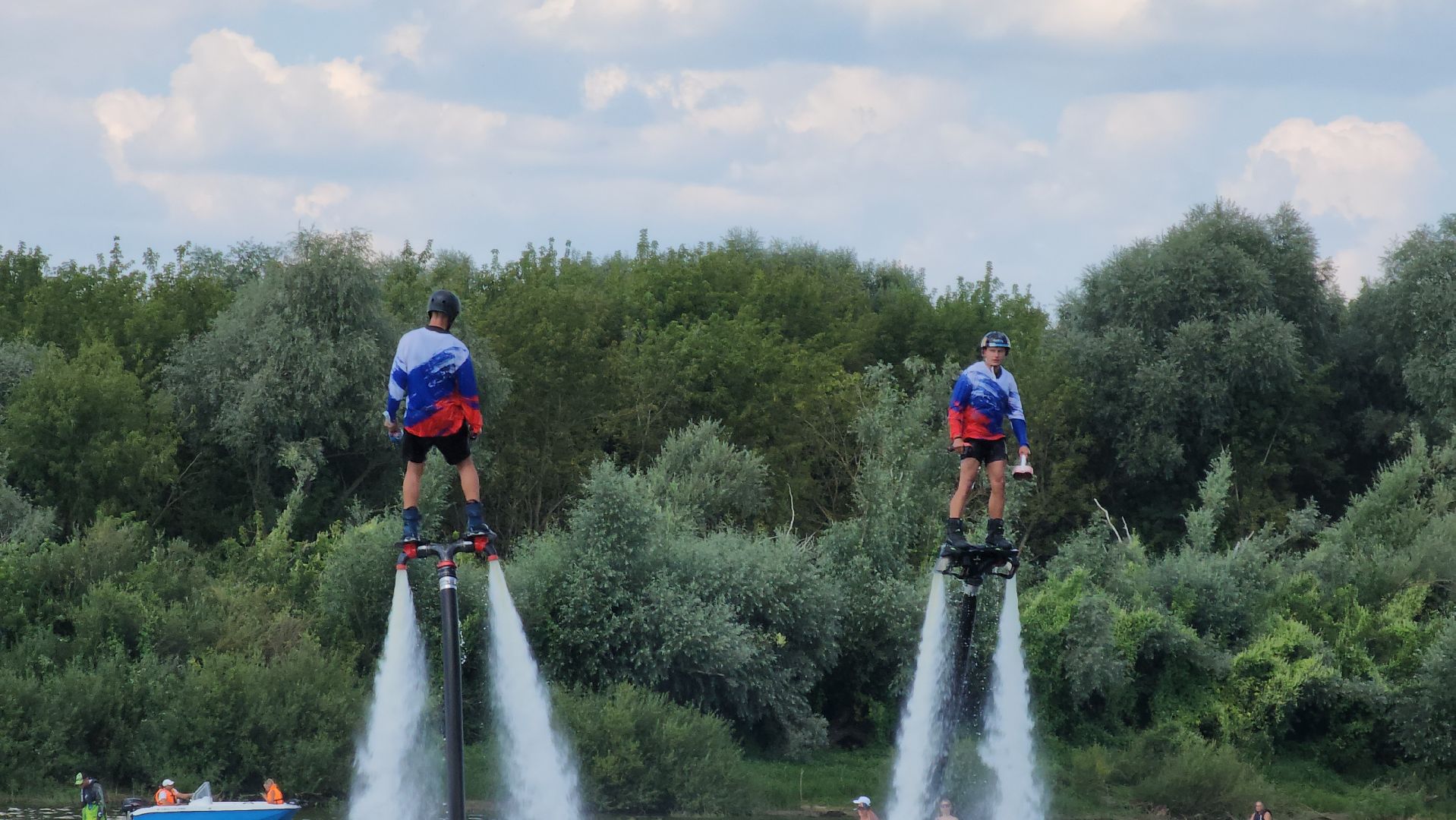 кашира, набережная оки, день города, флайборд, водное шоу, дымовые шашки, флаги,