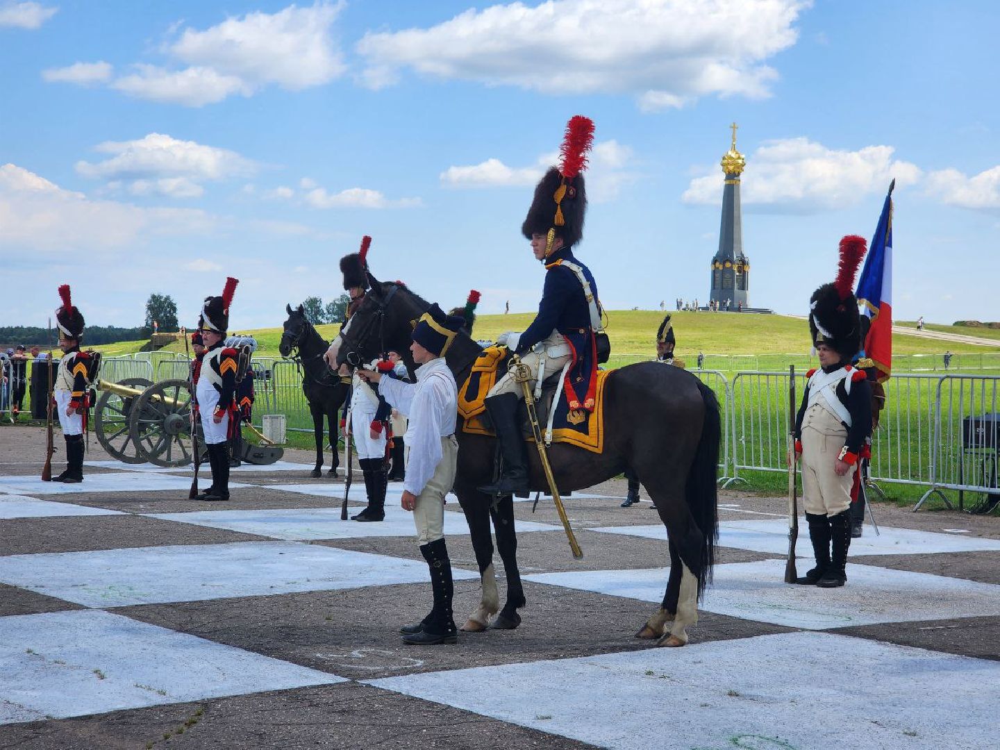 можайск, можайский городской округ, подмосковье, бородинское поле, фестиваль, живые шахматы, реконструкторы, шахматная партия, игра в шахматы,