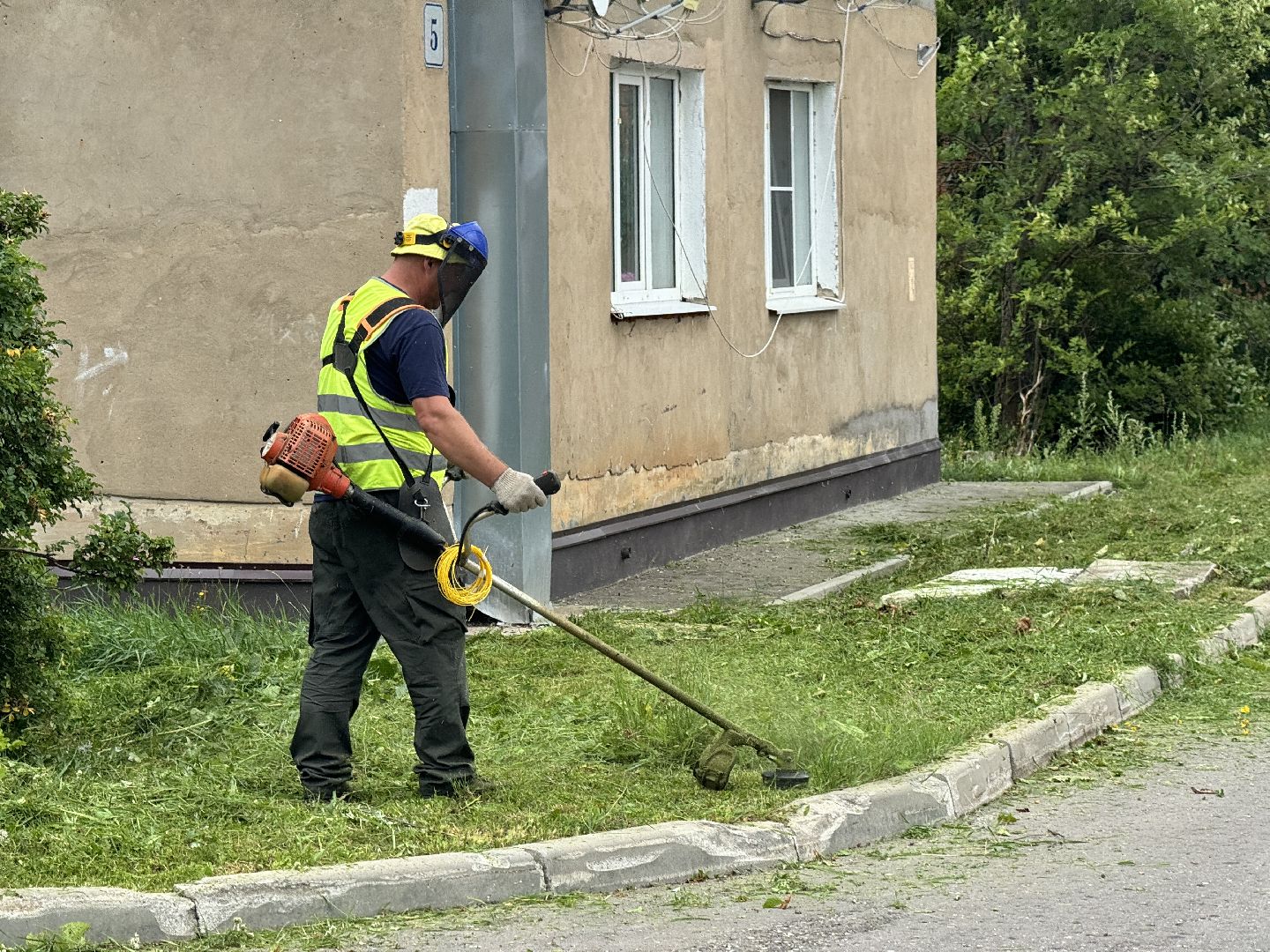 шаховская, покос травы, окашивание, коммунальная служба,