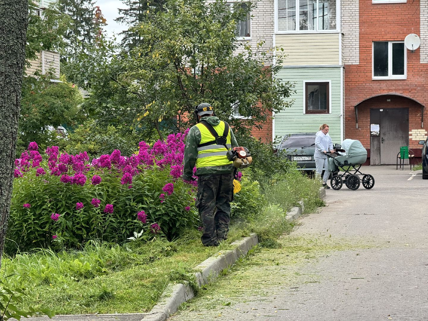 шаховская, покос травы, окашивание, коммунальная служба,