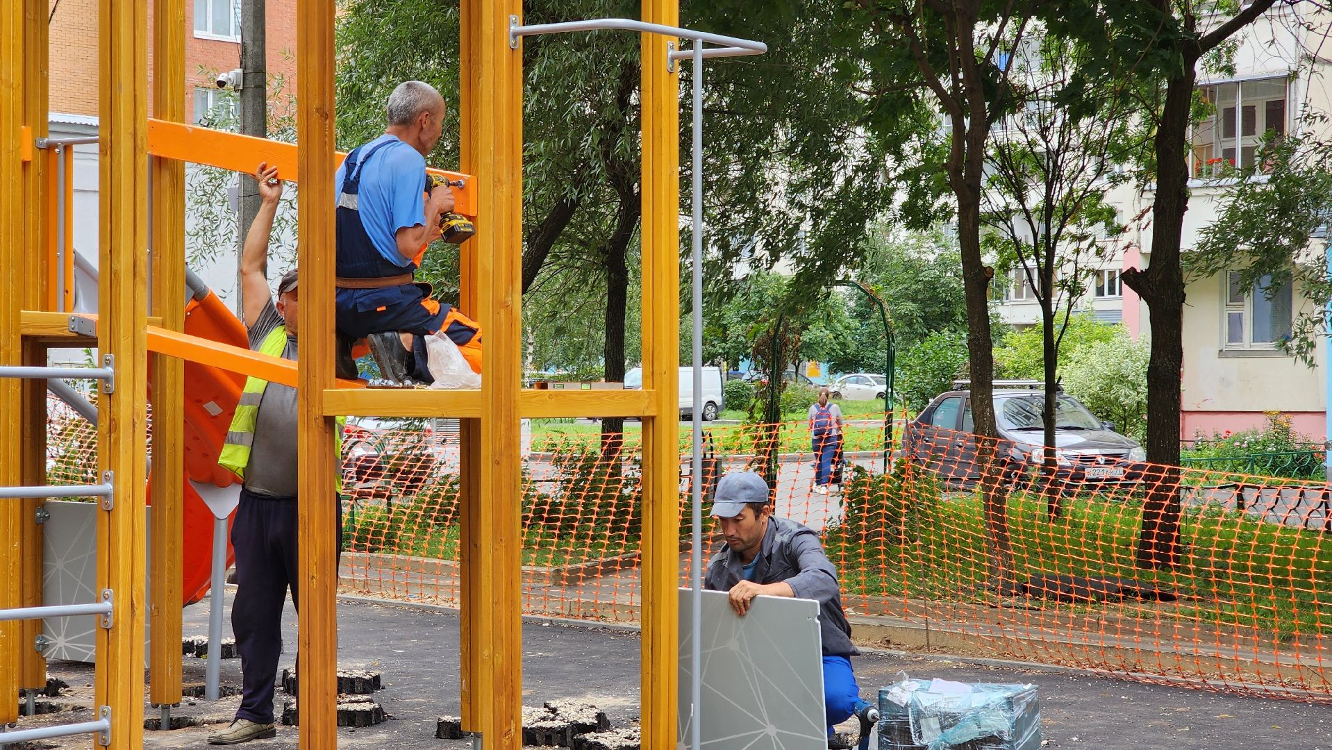 комплексное благоустройство двора, модернизация детской площадки,