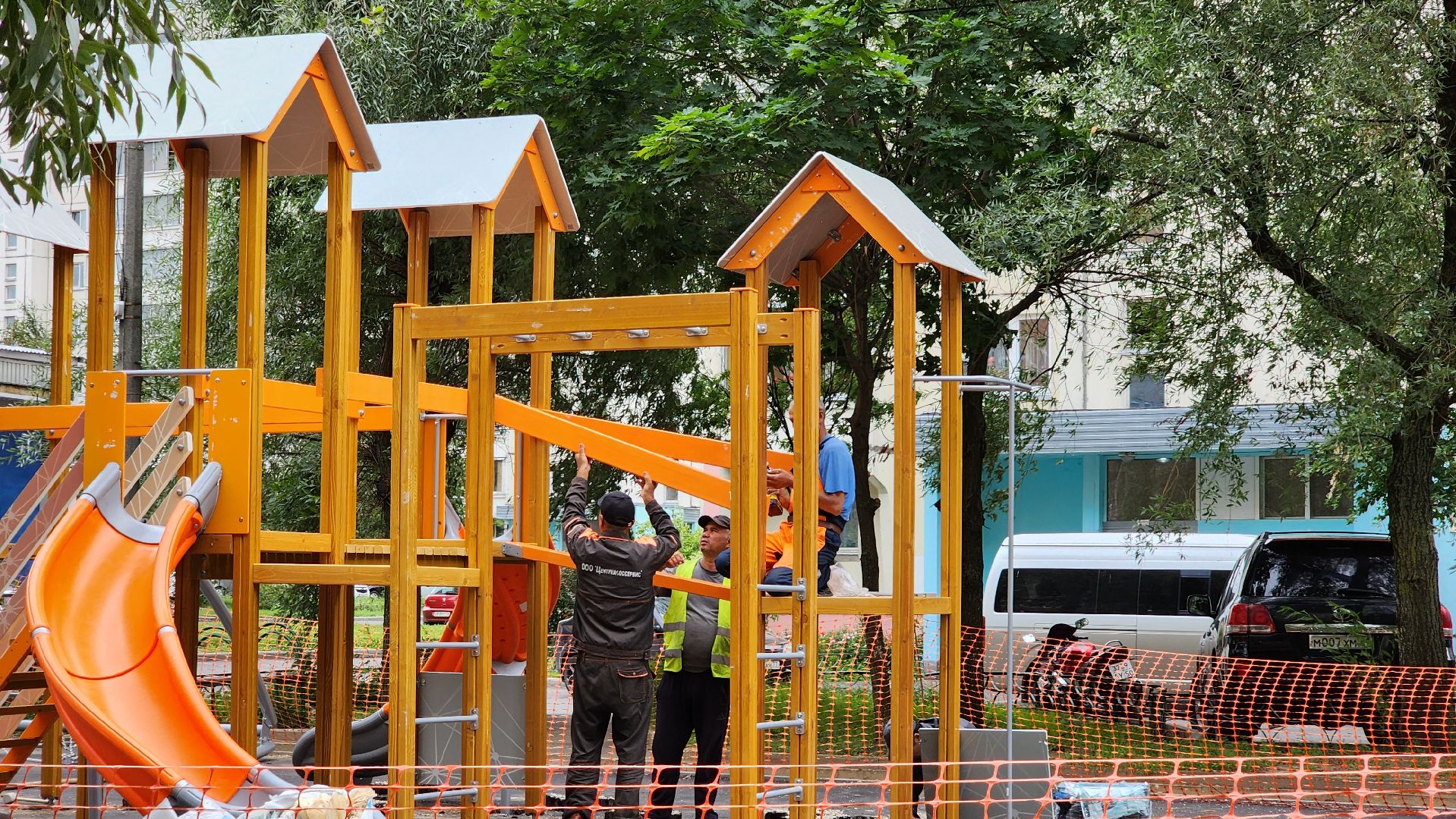 комплексное благоустройство двора, модернизация детской площадки,