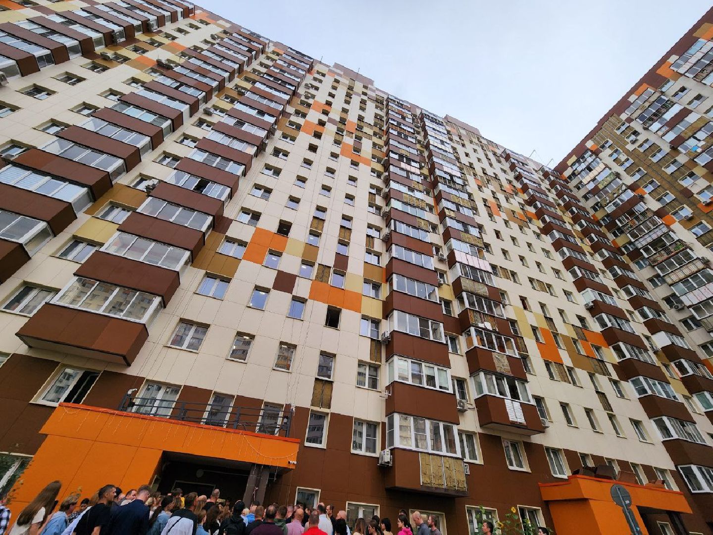 ремонт фасада, ремонт фасада дома, зеленые аллеи 17, выездная администрация, ленинский округ,демонтаж фасадных панелей,