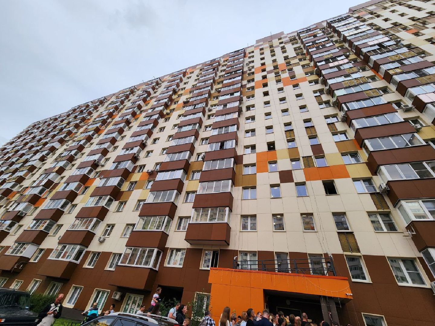 ремонт фасада, ремонт фасада дома, зеленые аллеи 17, выездная администрация, ленинский округ,демонтаж фасадных панелей,