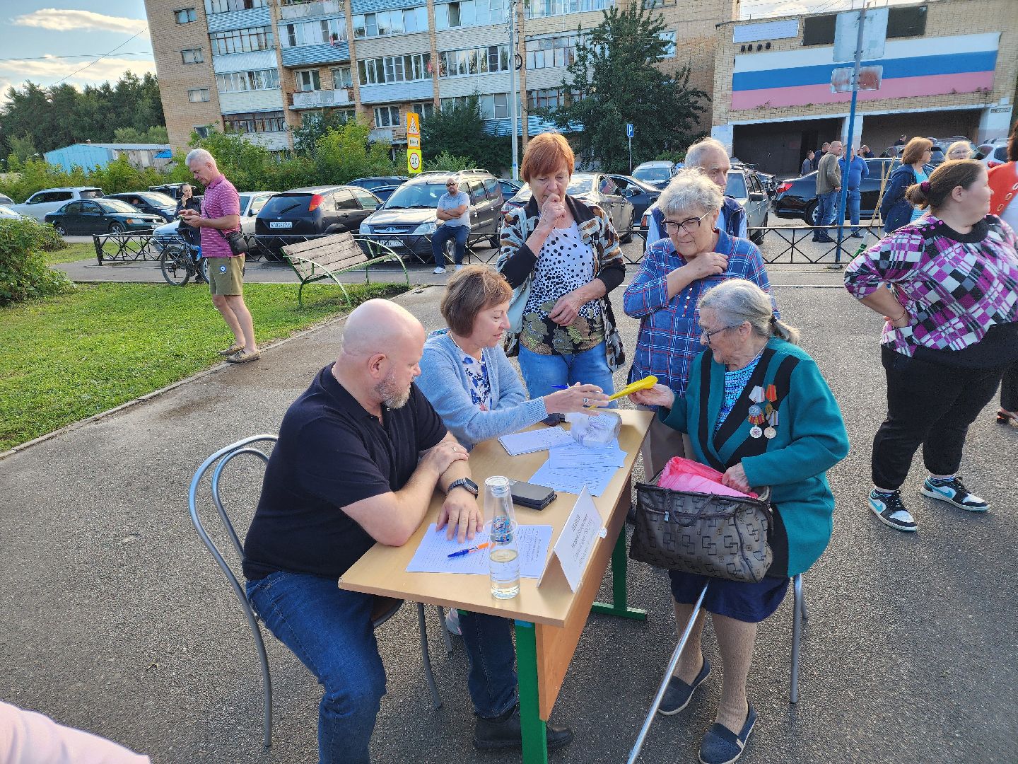 Чехов, село Новый Быт, выездная администрация, встреча с жителями, ветеран труда, льготные лекарства, медицинские услуги, новая больница, глава округа михаил собакин,