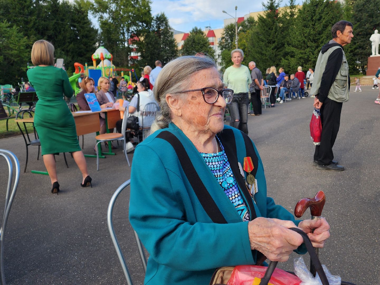 Чехов, село Новый Быт, выездная администрация, встреча с жителями, ветеран труда, льготные лекарства, медицинские услуги, новая больница, глава округа михаил собакин,