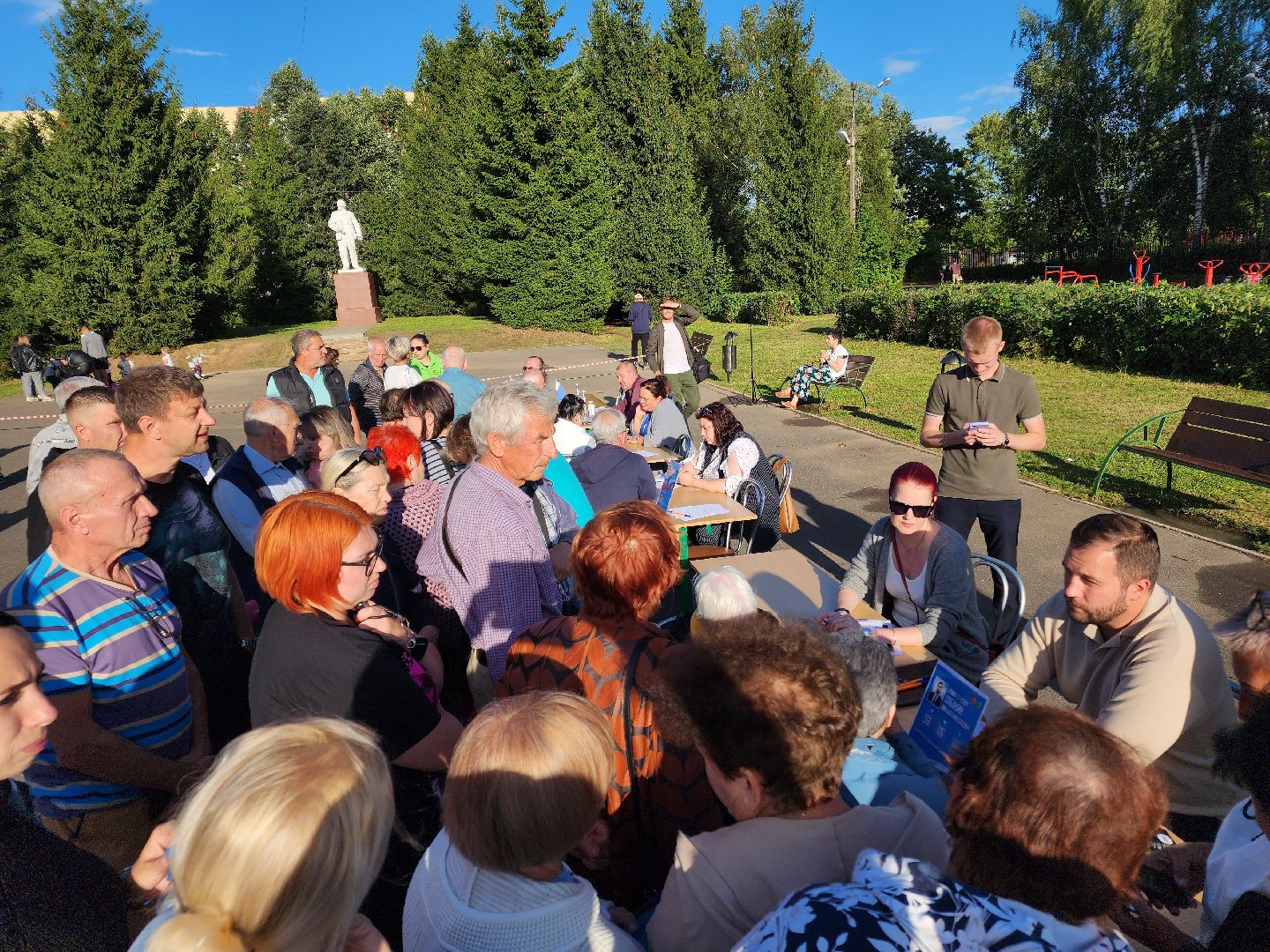 Чехов, село Новый Быт, выездная администрация, встреча с жителями, ветеран труда, льготные лекарства, медицинские услуги, новая больница, глава округа михаил собакин,