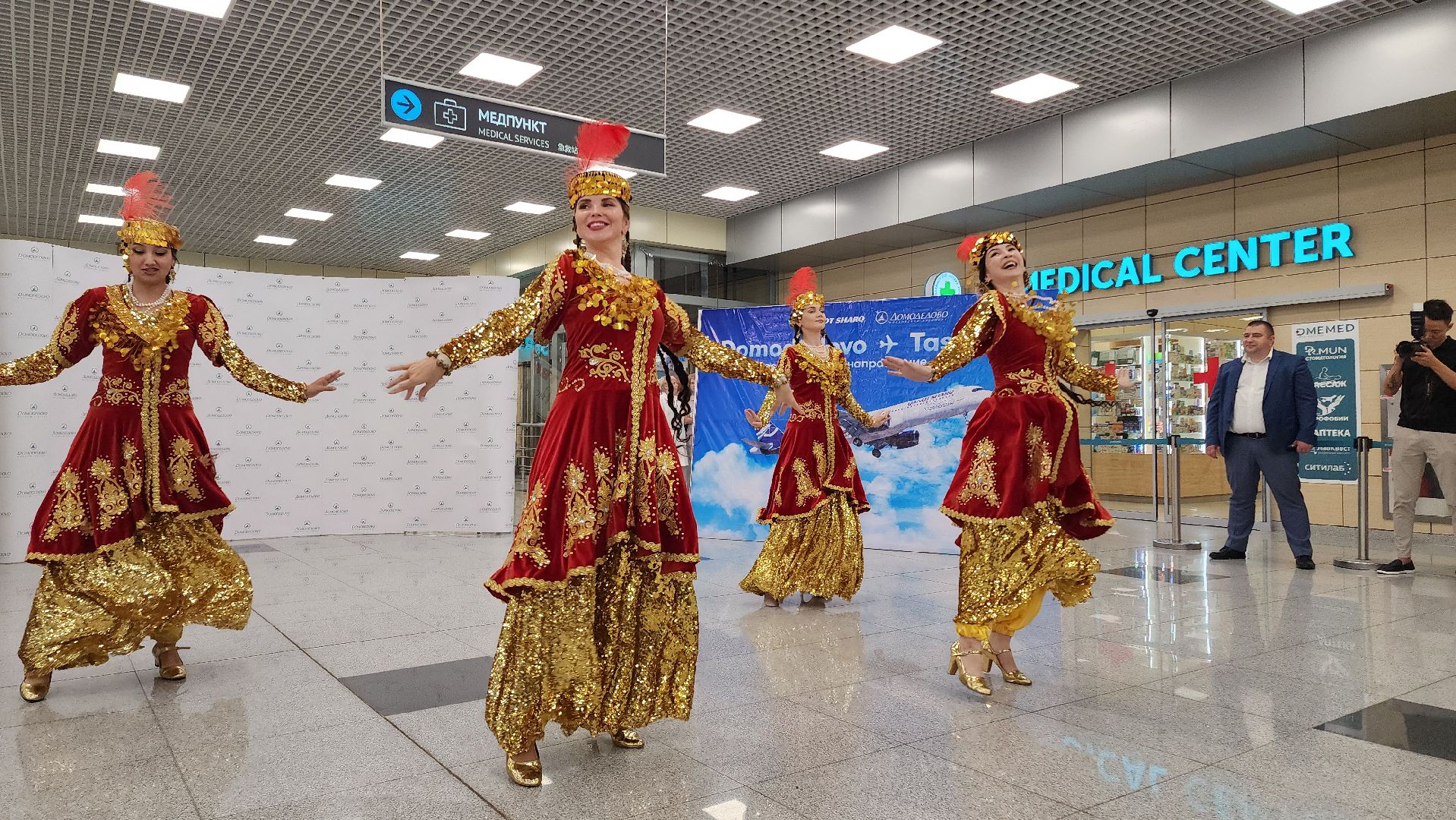 домодедово, Аэропорт Домодедово, Подмосковье, Самолет, Воздушная гавань, новые рейсы, терминал Т2, Узбекистан, Средняя азия, Авиапассажиры,