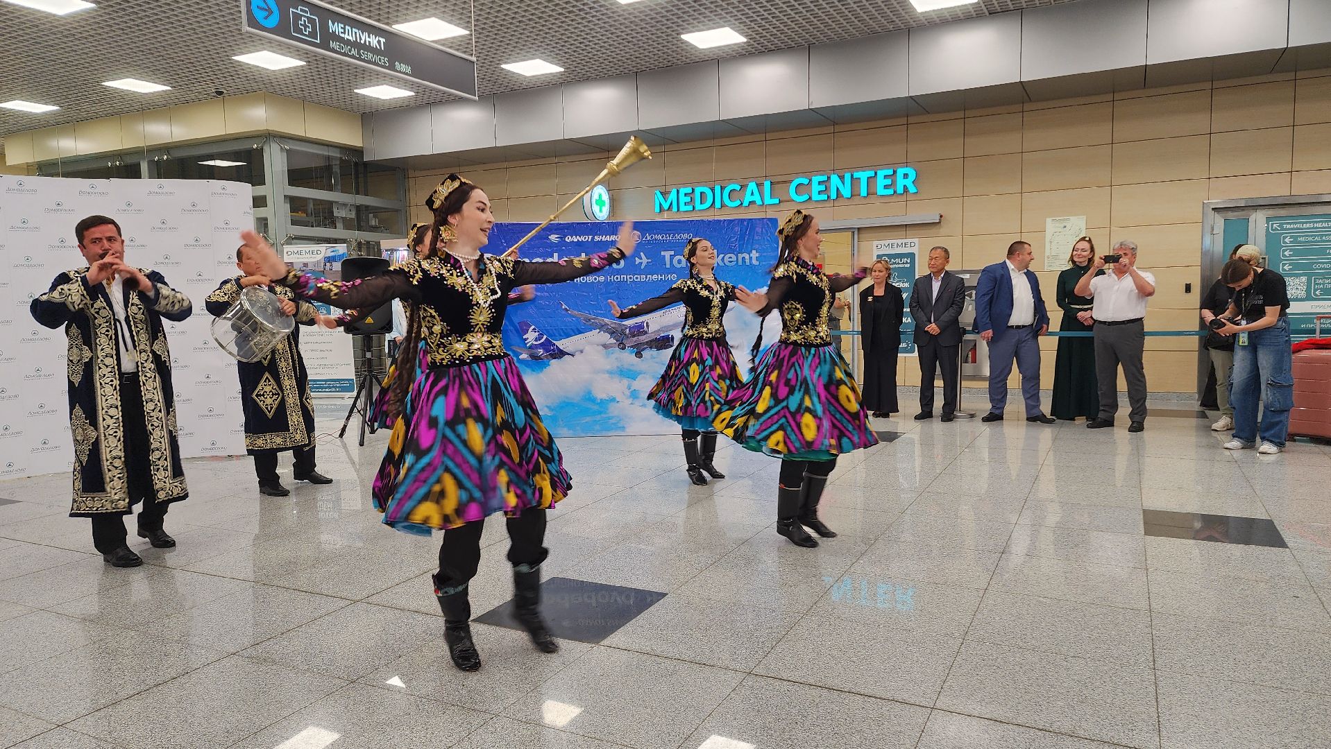 домодедово, Аэропорт Домодедово, Подмосковье, Самолет, Воздушная гавань, новые рейсы, терминал Т2, Узбекистан, Средняя азия, Авиапассажиры,