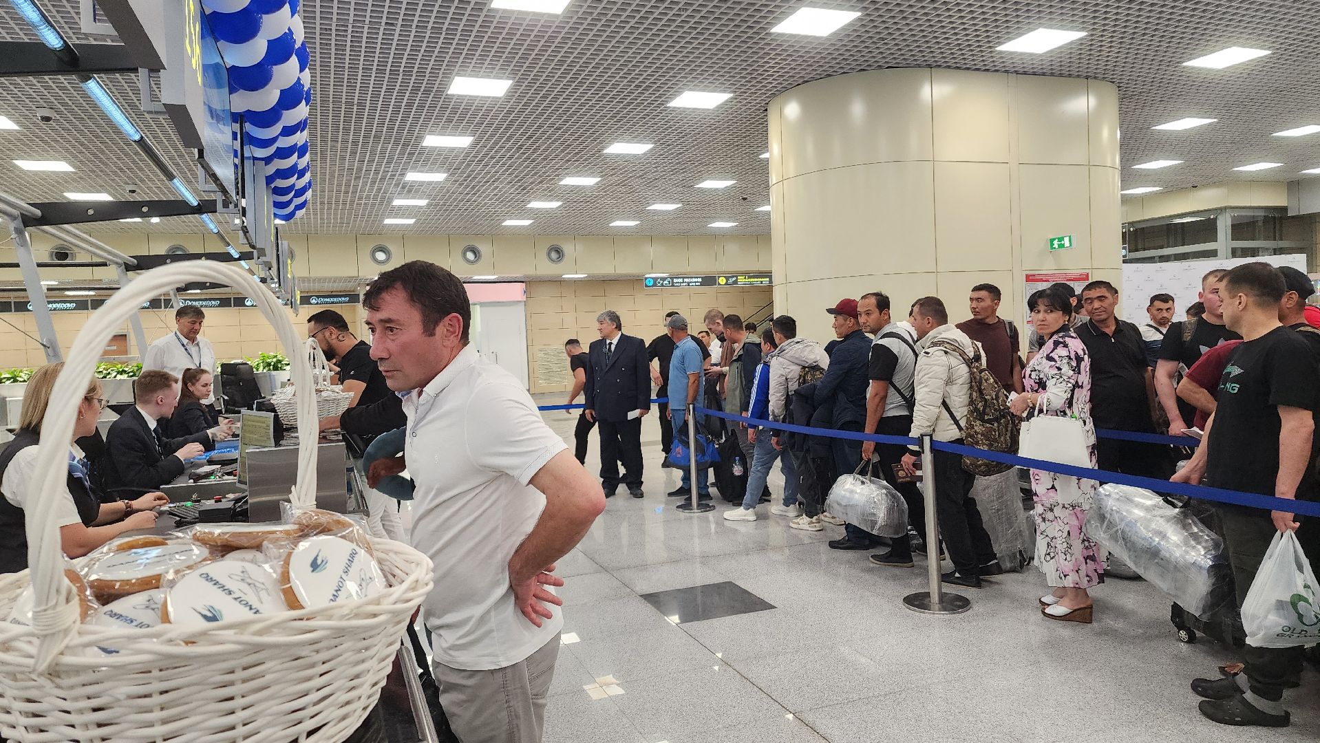 домодедово, Аэропорт Домодедово, Подмосковье, Самолет, Воздушная гавань, новые рейсы, терминал Т2, Узбекистан, Средняя азия, Авиапассажиры,