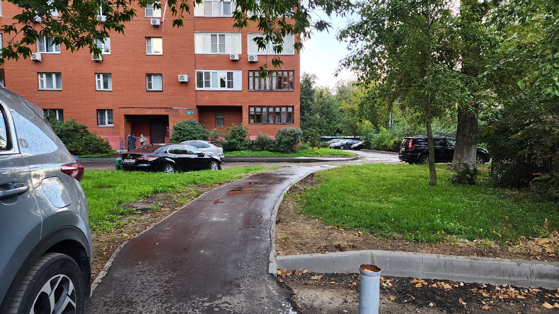 благоустройство дворовой территории, замена асфальта во дворе, пешеходные тропы,