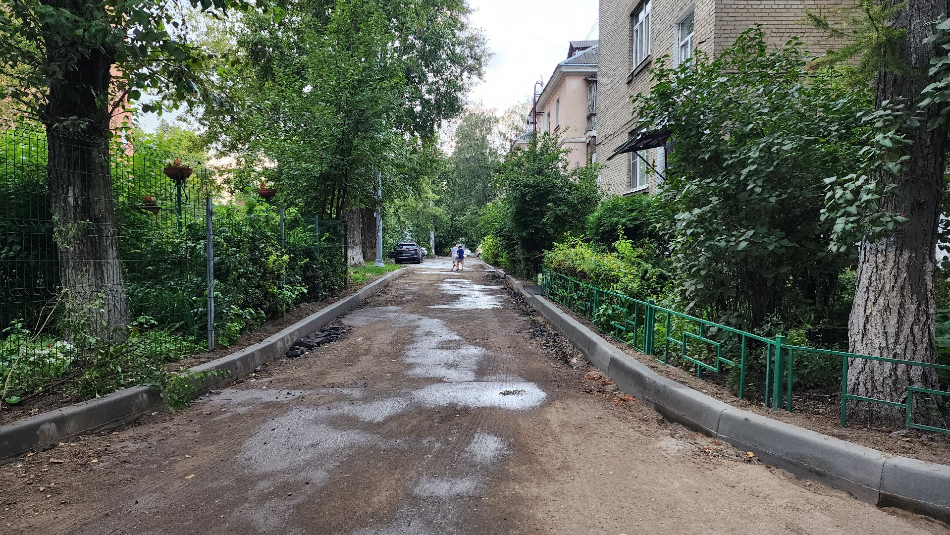 благоустройство дворовой территории, замена асфальта во дворе, пешеходные тропы,