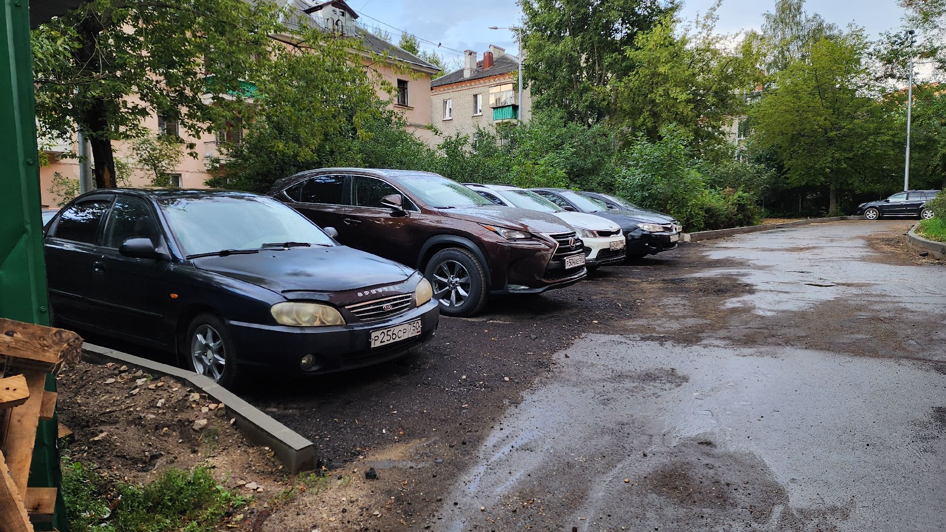 благоустройство дворовой территории, замена асфальта во дворе, пешеходные тропы,