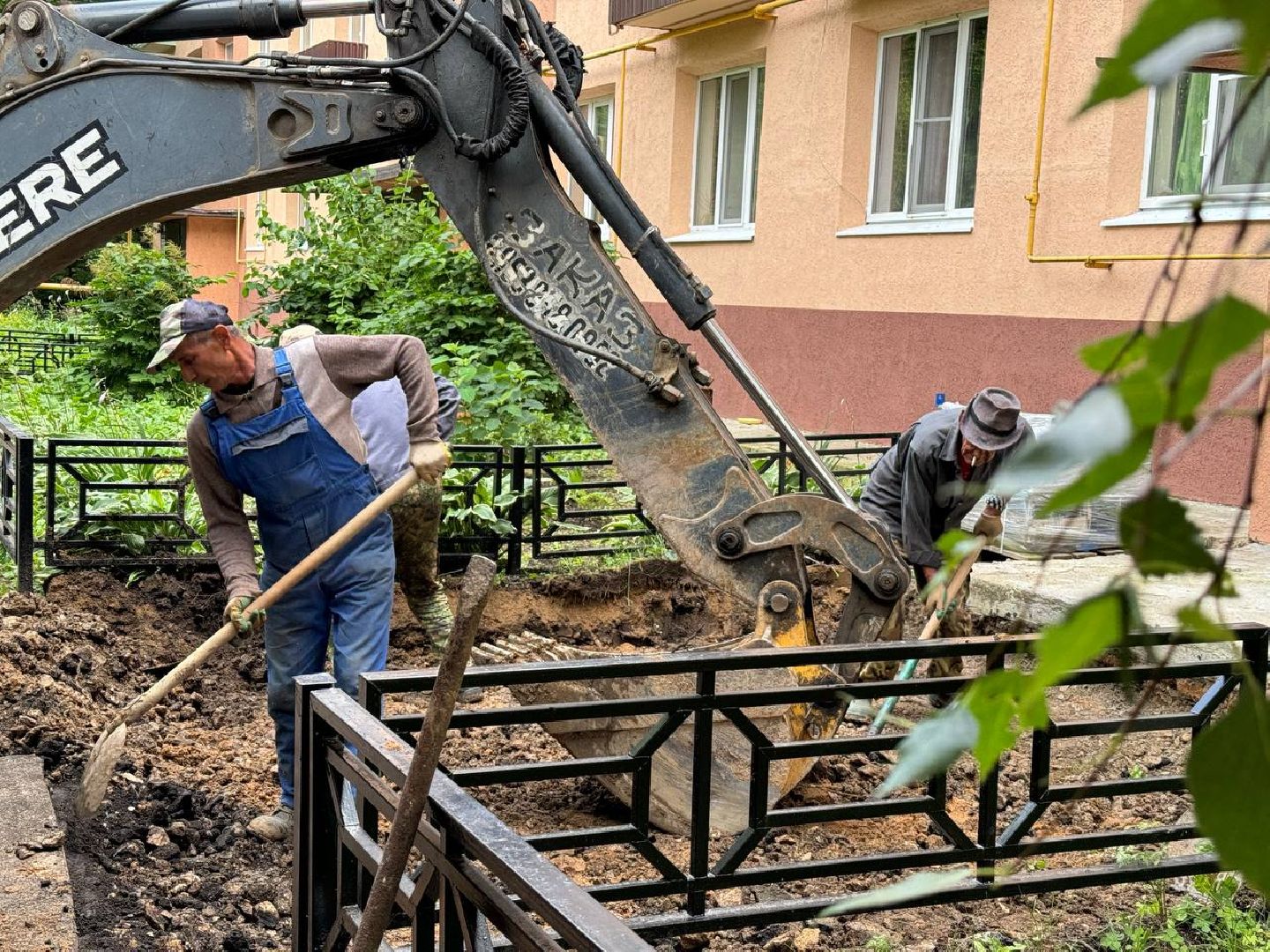 двор асфальт, подьезды, городской округ восход, бригада,