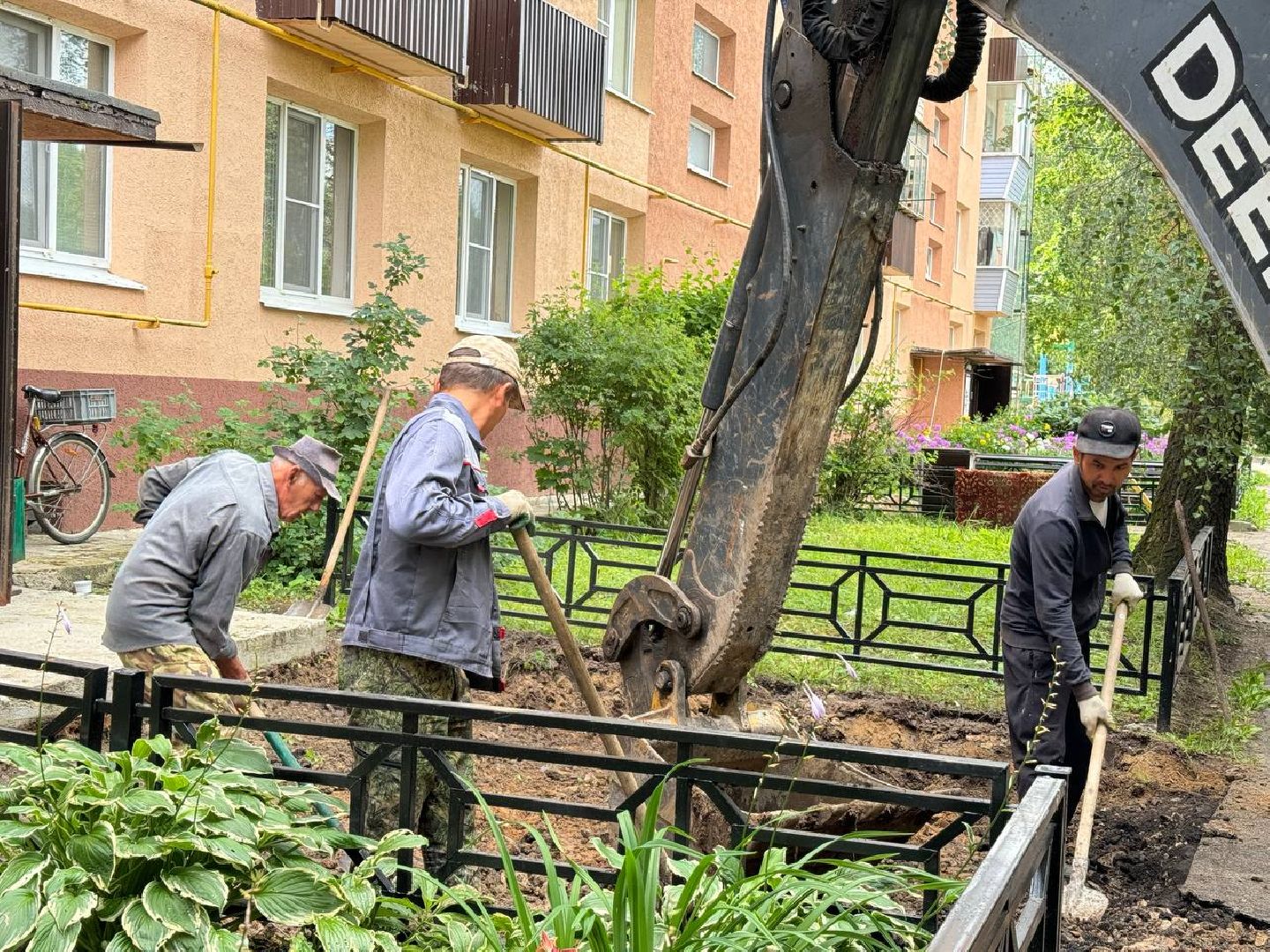 двор асфальт, подьезды, городской округ восход, бригада,