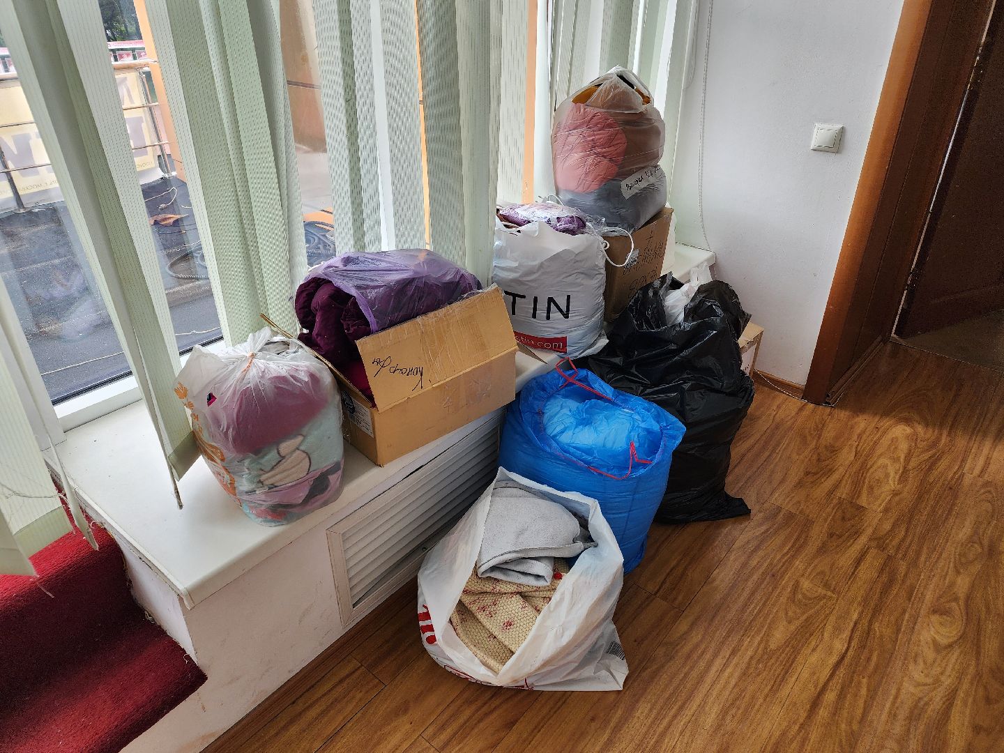 Чехов, дворец культуры Дружба, пункт сбора гуманитарной помощи, помощь жителям Курской области, поддержка, губернатор московской области,